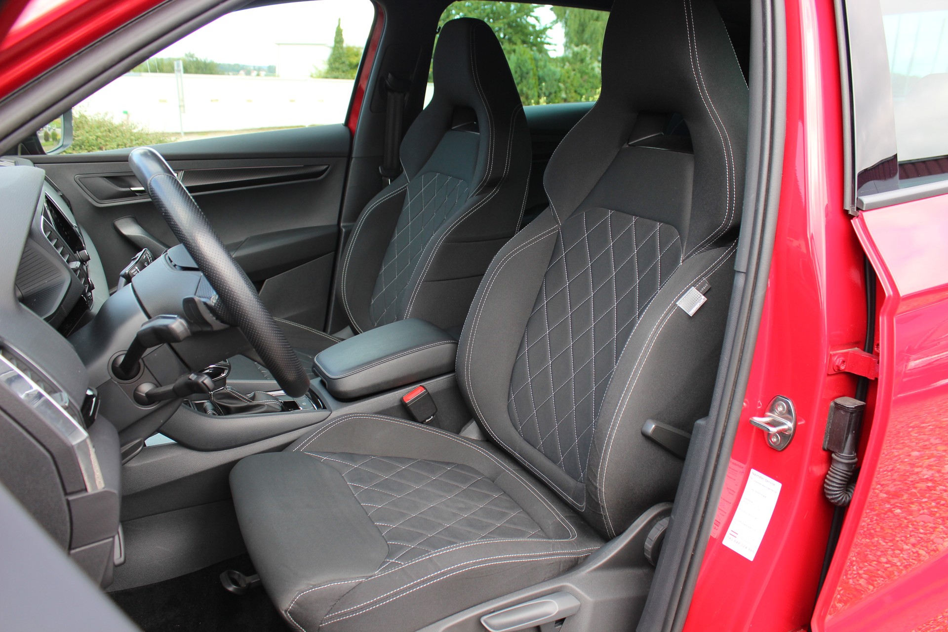SKODA Karoq 1.5 TSI ACT SportLine DSG-image-4