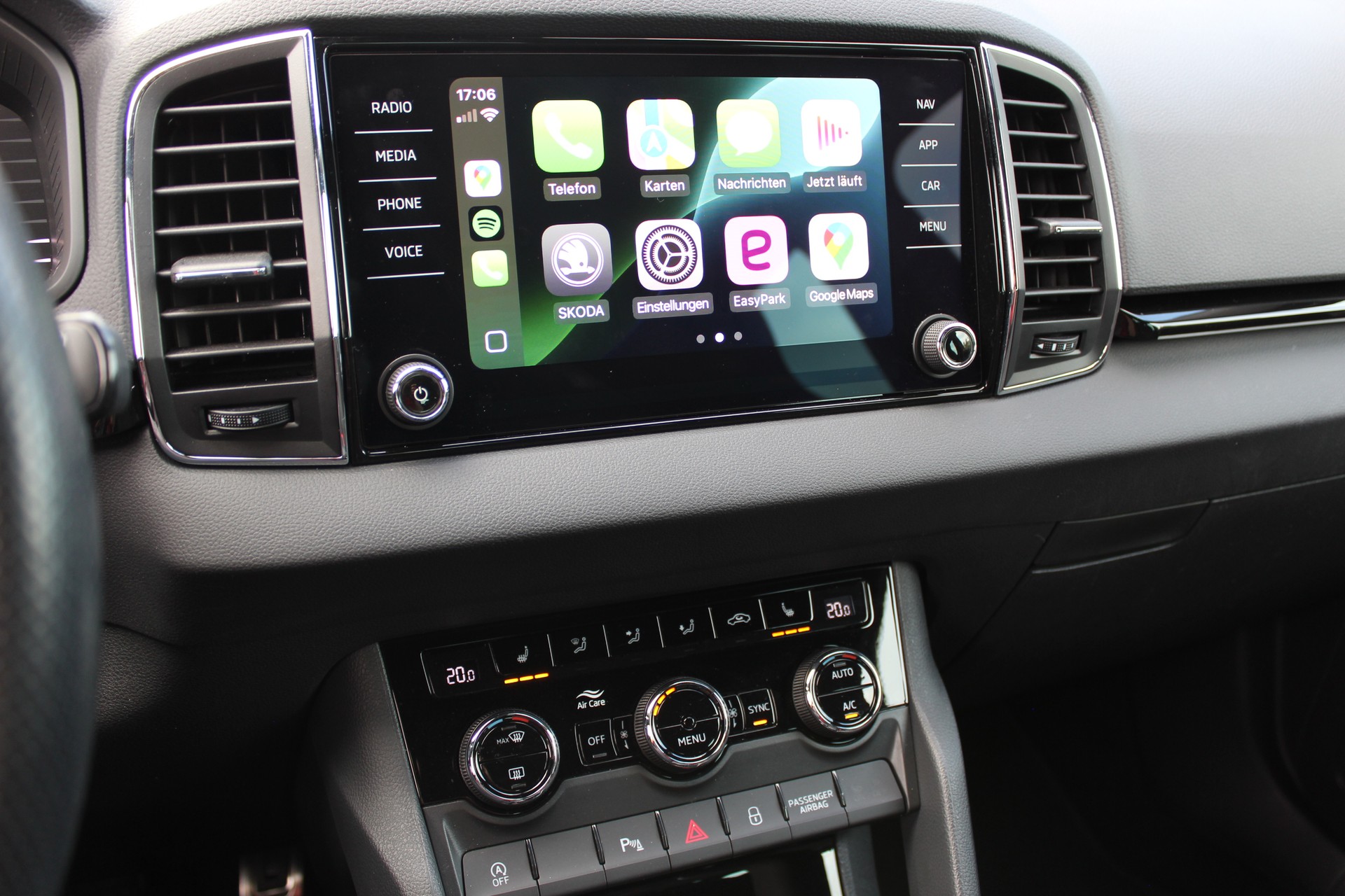 SKODA Karoq 1.5 TSI ACT SportLine DSG-image-8