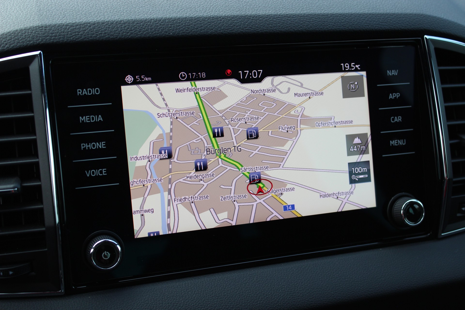 SKODA Karoq 1.5 TSI ACT SportLine DSG-image-10