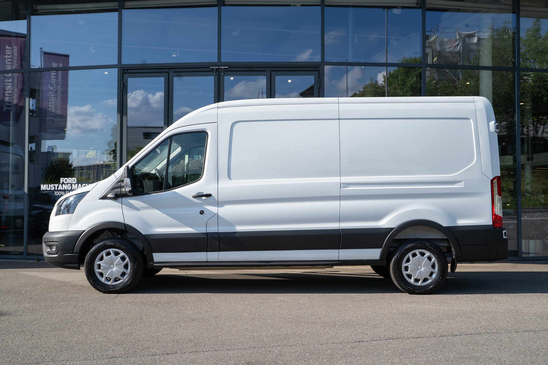FORD E-Transit Van 390 L3H2 68kWh Trend-showroom-element-2