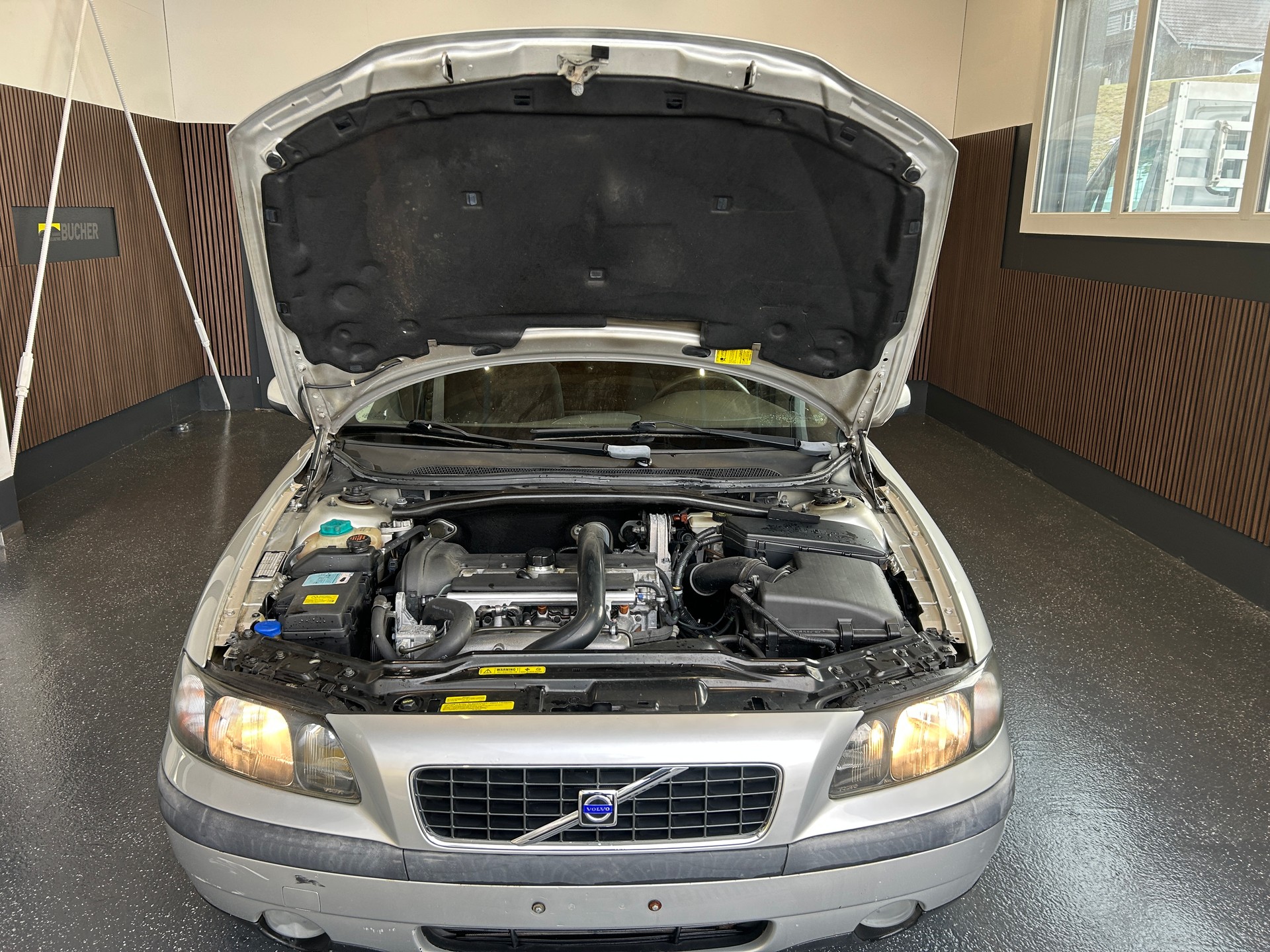 VOLVO S60 2.4T-image-11