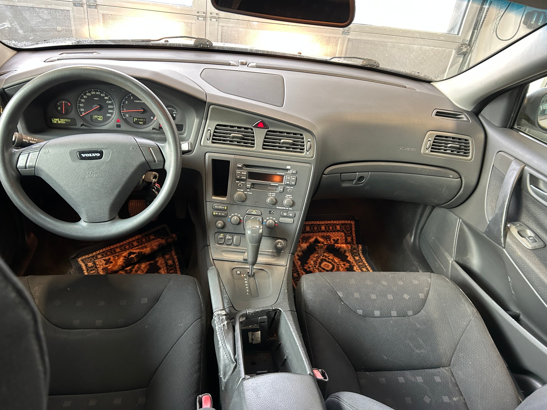 VOLVO S60 2.4T-image-8