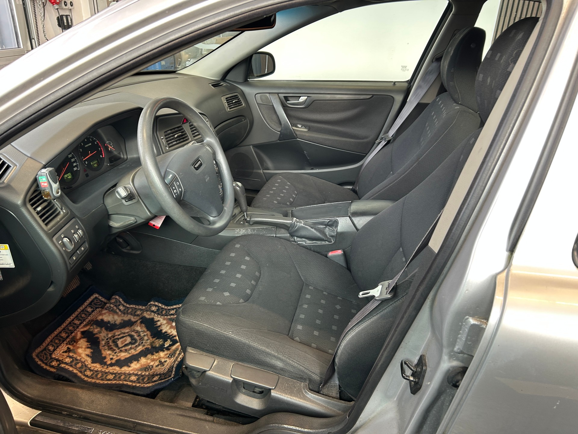 VOLVO S60 2.4T-image-9