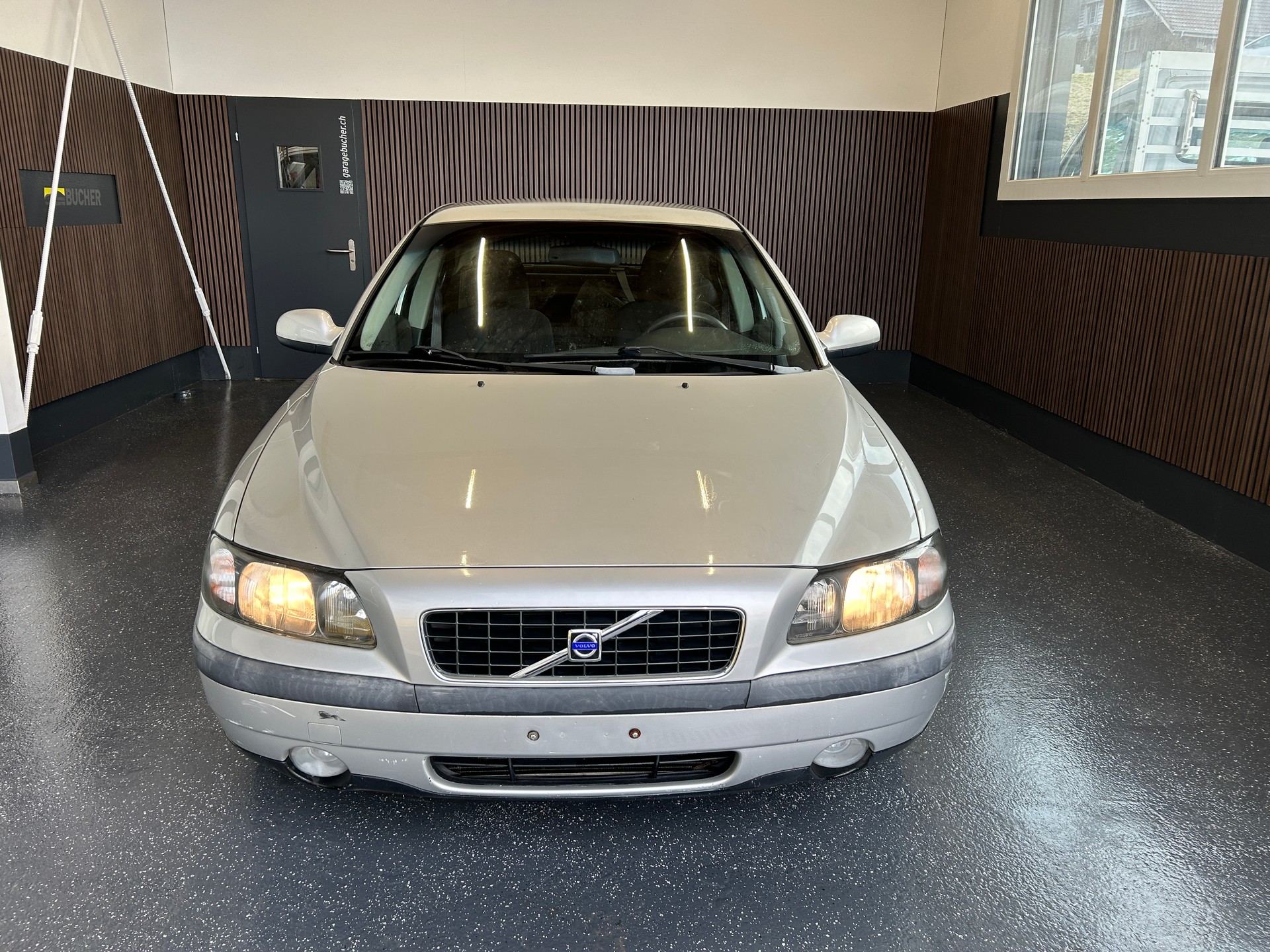 VOLVO S60 2.4T-image-2