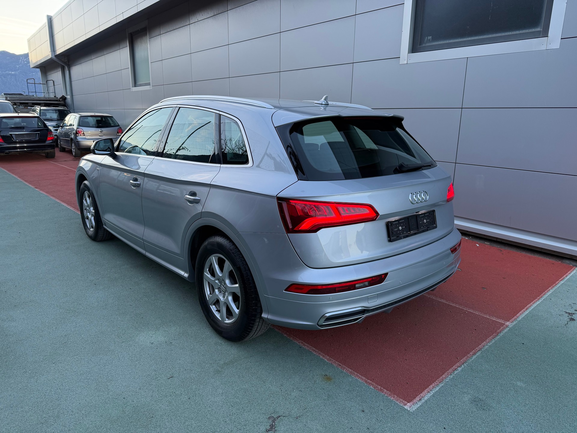 AUDI Q5 2.0 TFSI quattro S-tronic-image-3