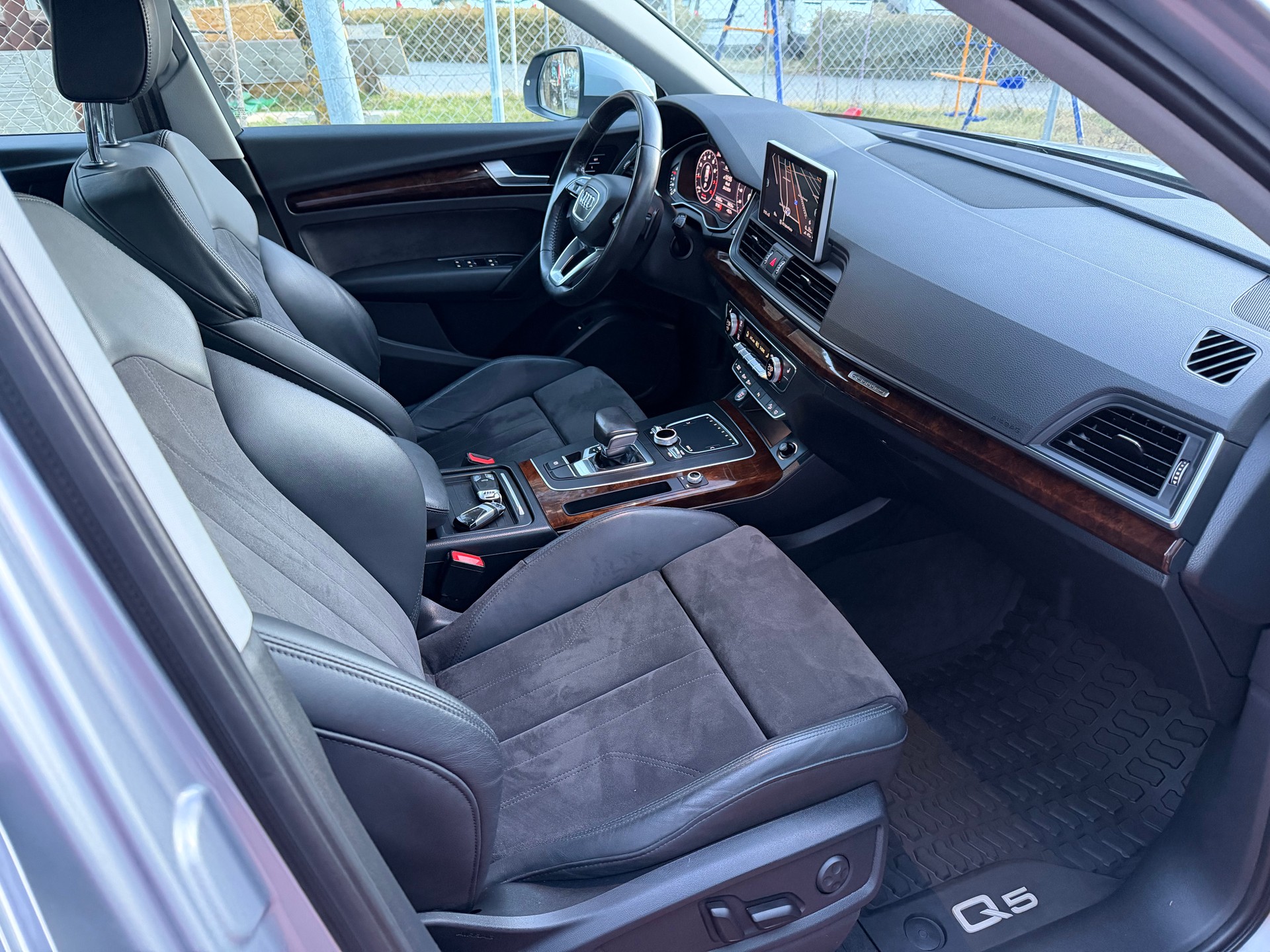 AUDI Q5 2.0 TFSI quattro S-tronic-image-9