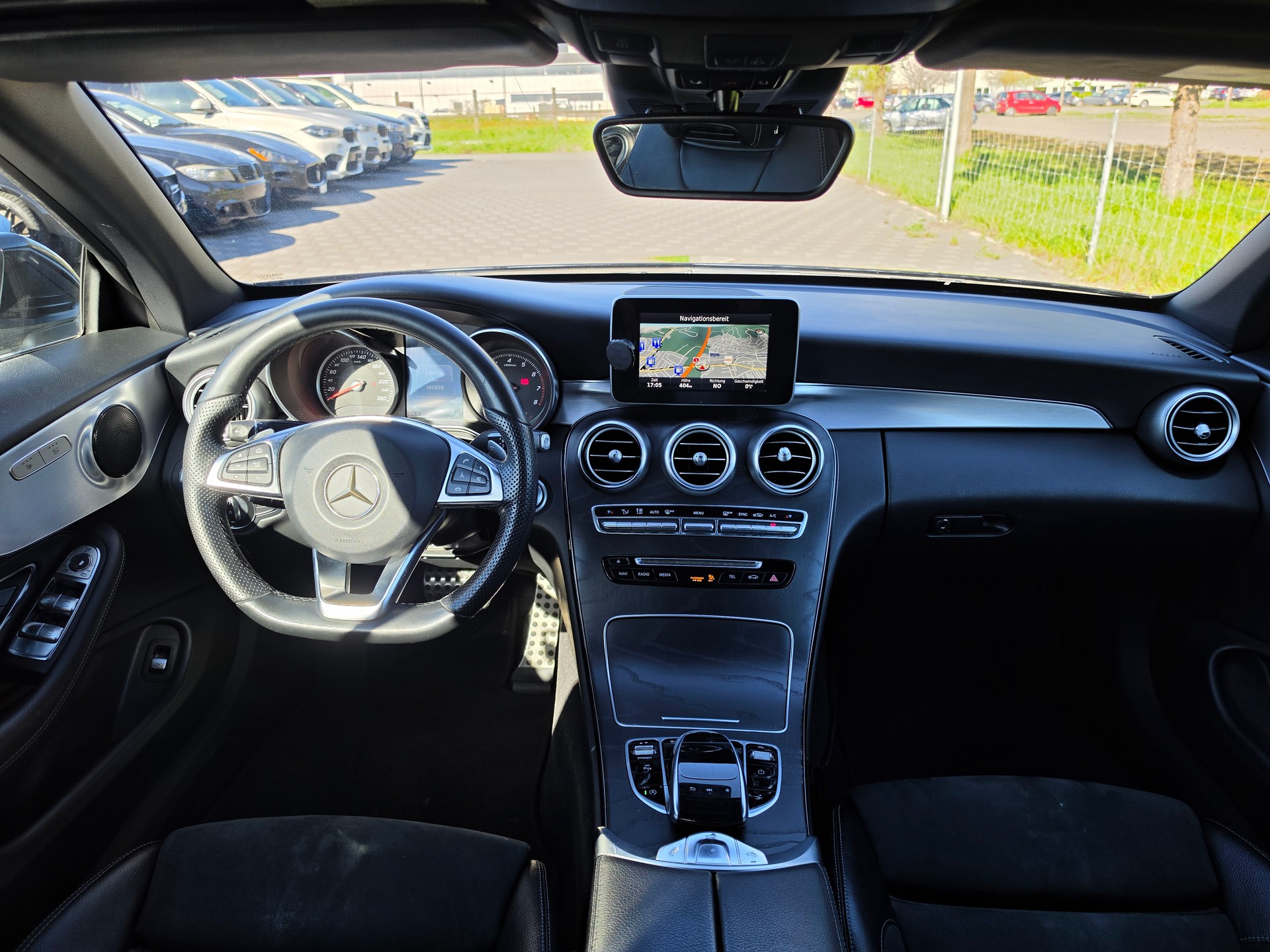 MERCEDES-BENZ C 200 Cabriolet AMG Line 9G-Tronic-image-13
