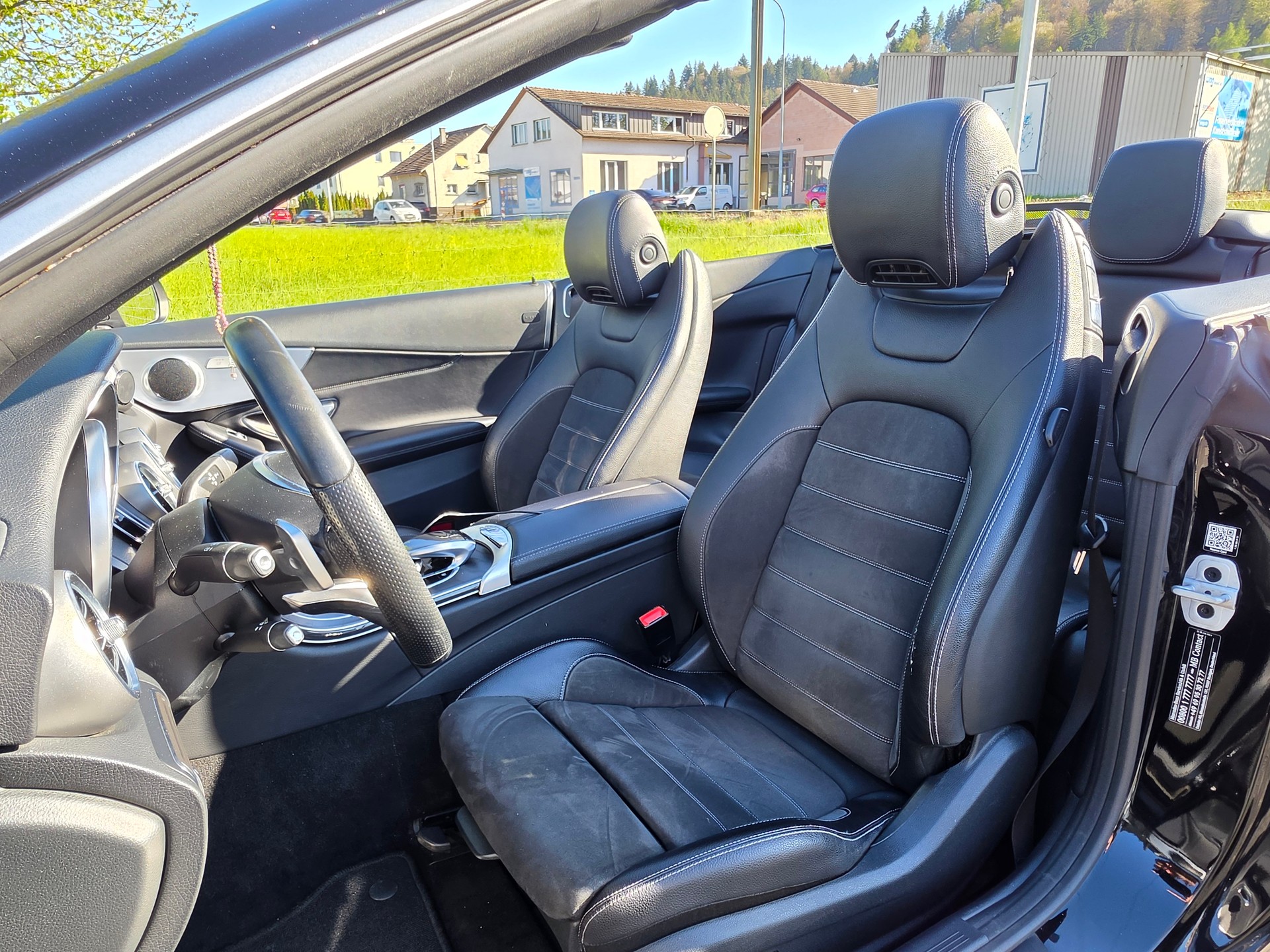 MERCEDES-BENZ C 200 Cabriolet AMG Line 9G-Tronic-image-14