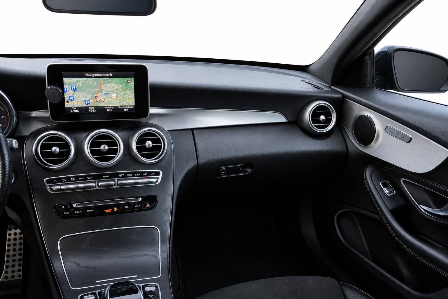 MERCEDES-BENZ C 200 Cabriolet AMG Line 9G-Tronic-image-15