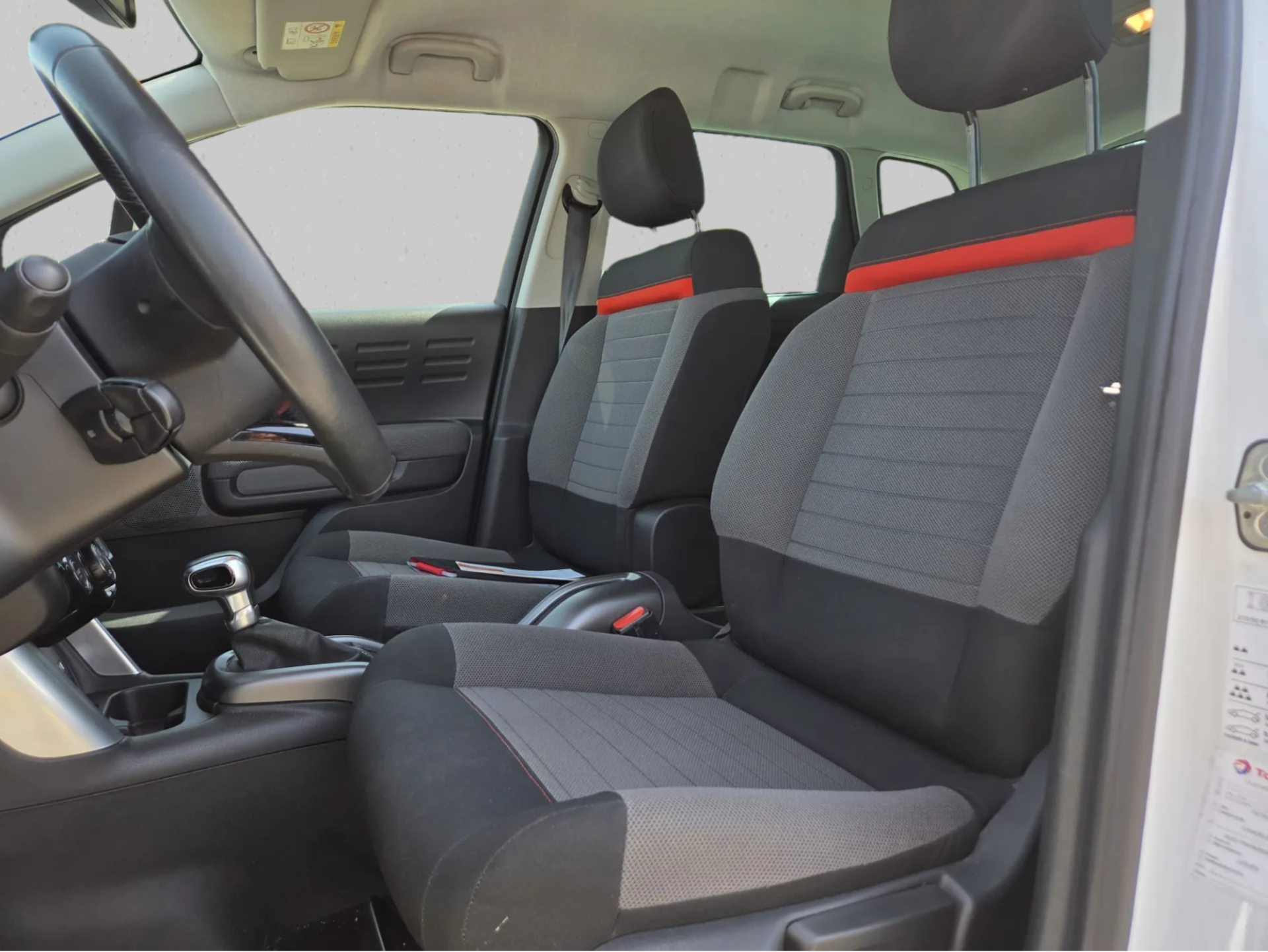 CITROEN C3 Aircross 1.2i PureTech Feel EAT ** Expertisé ** Grand service ** Camera ** Carplay **-image-4