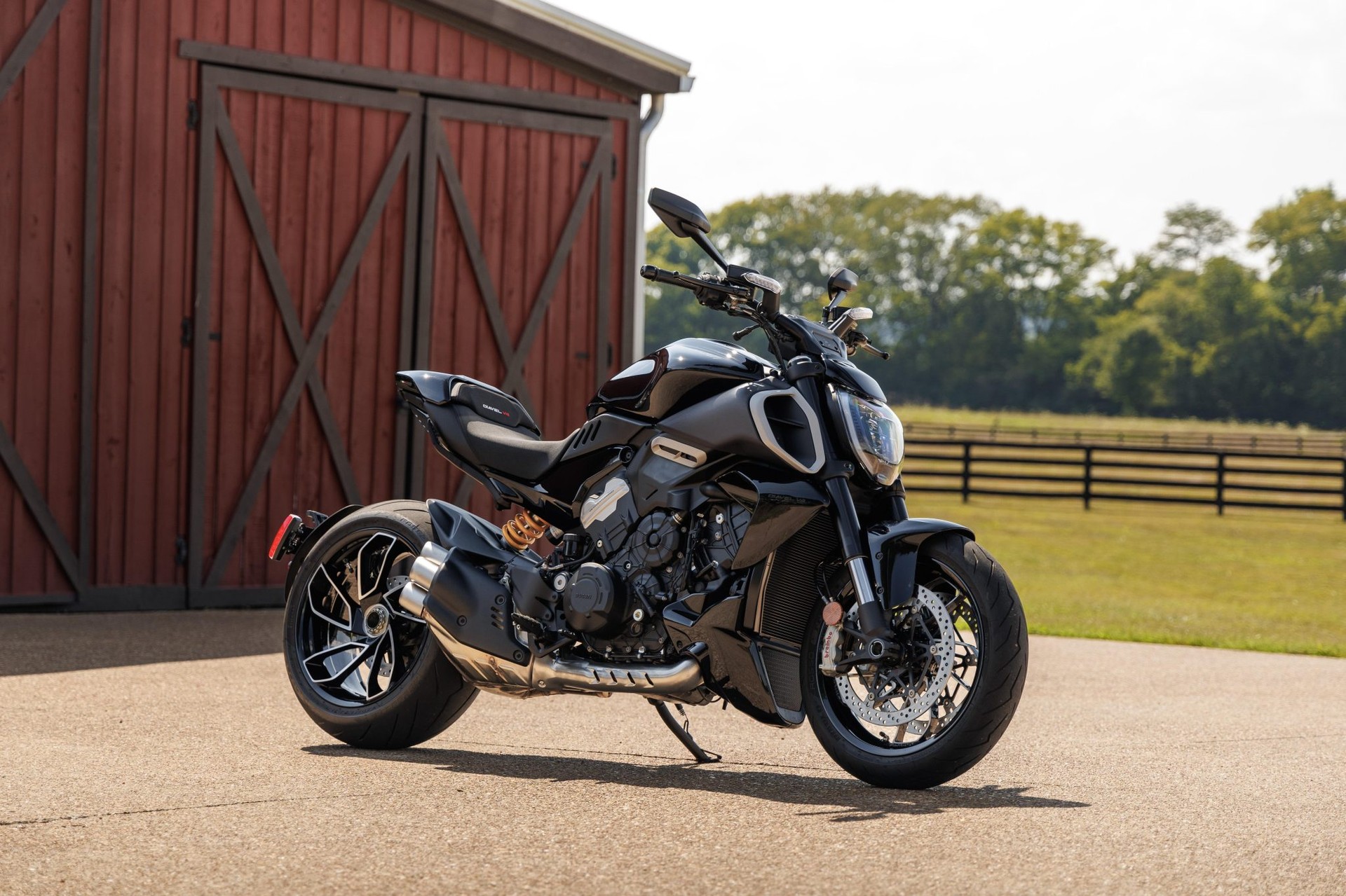 DUCATI Diavel V4-image-0