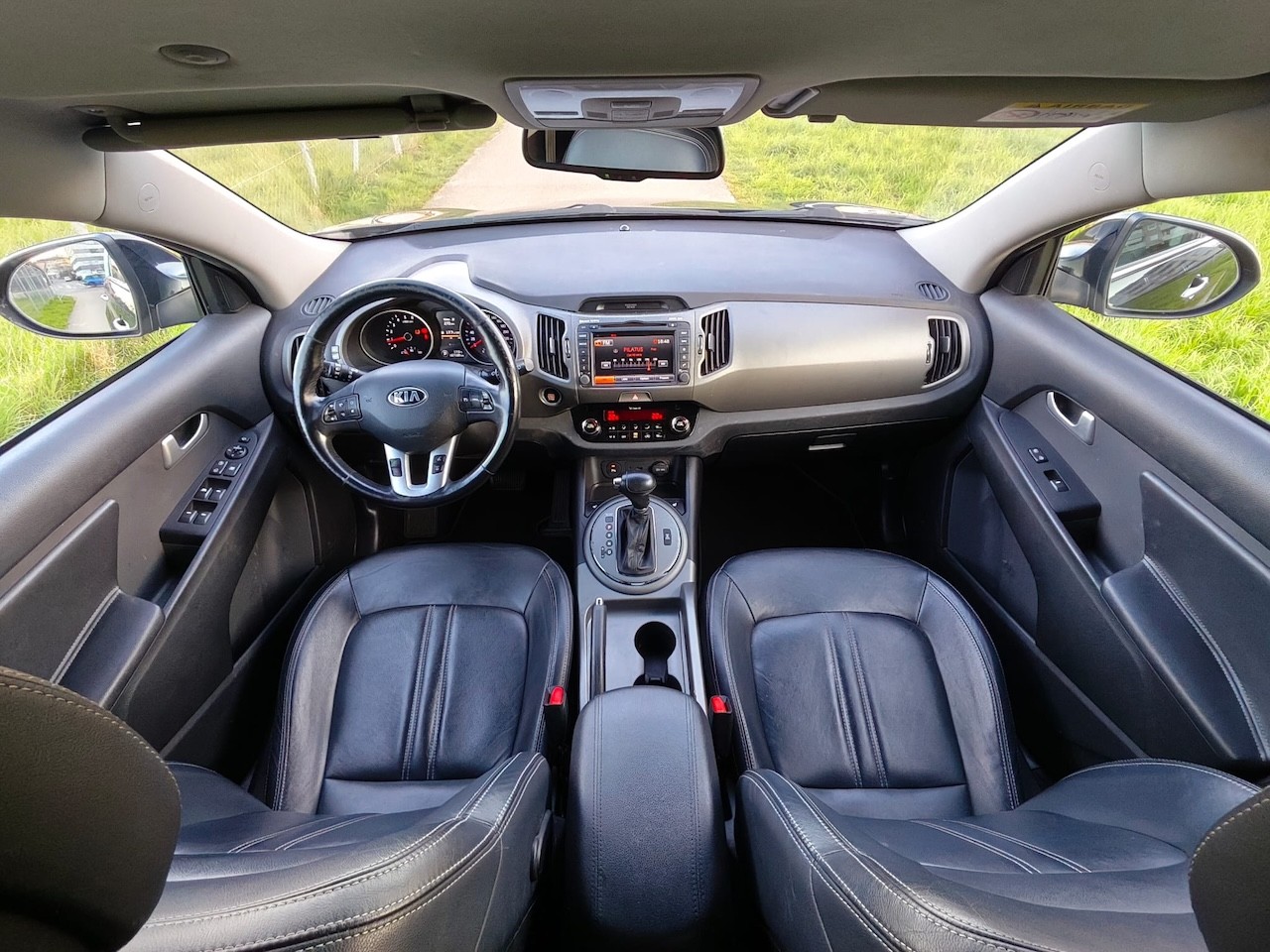 KIA Sportage 2.0 CRDi Style 4WD Automatic-image-12