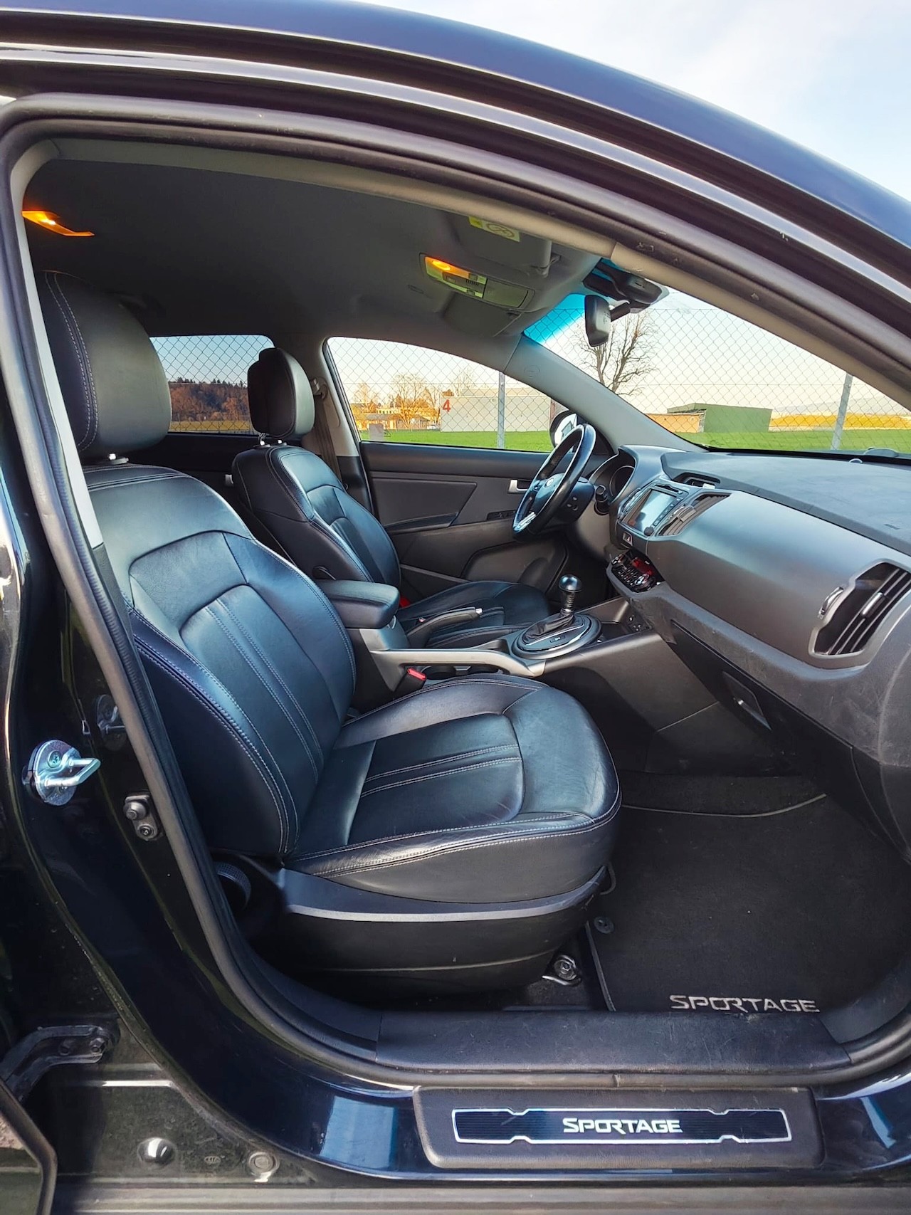 KIA Sportage 2.0 CRDi Style 4WD Automatic-image-15