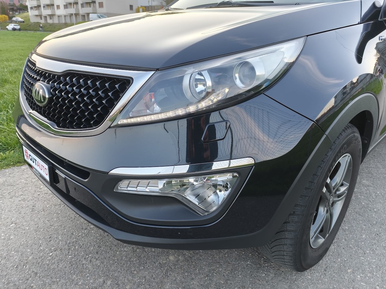 KIA Sportage 2.0 CRDi Style 4WD Automatic-image-8