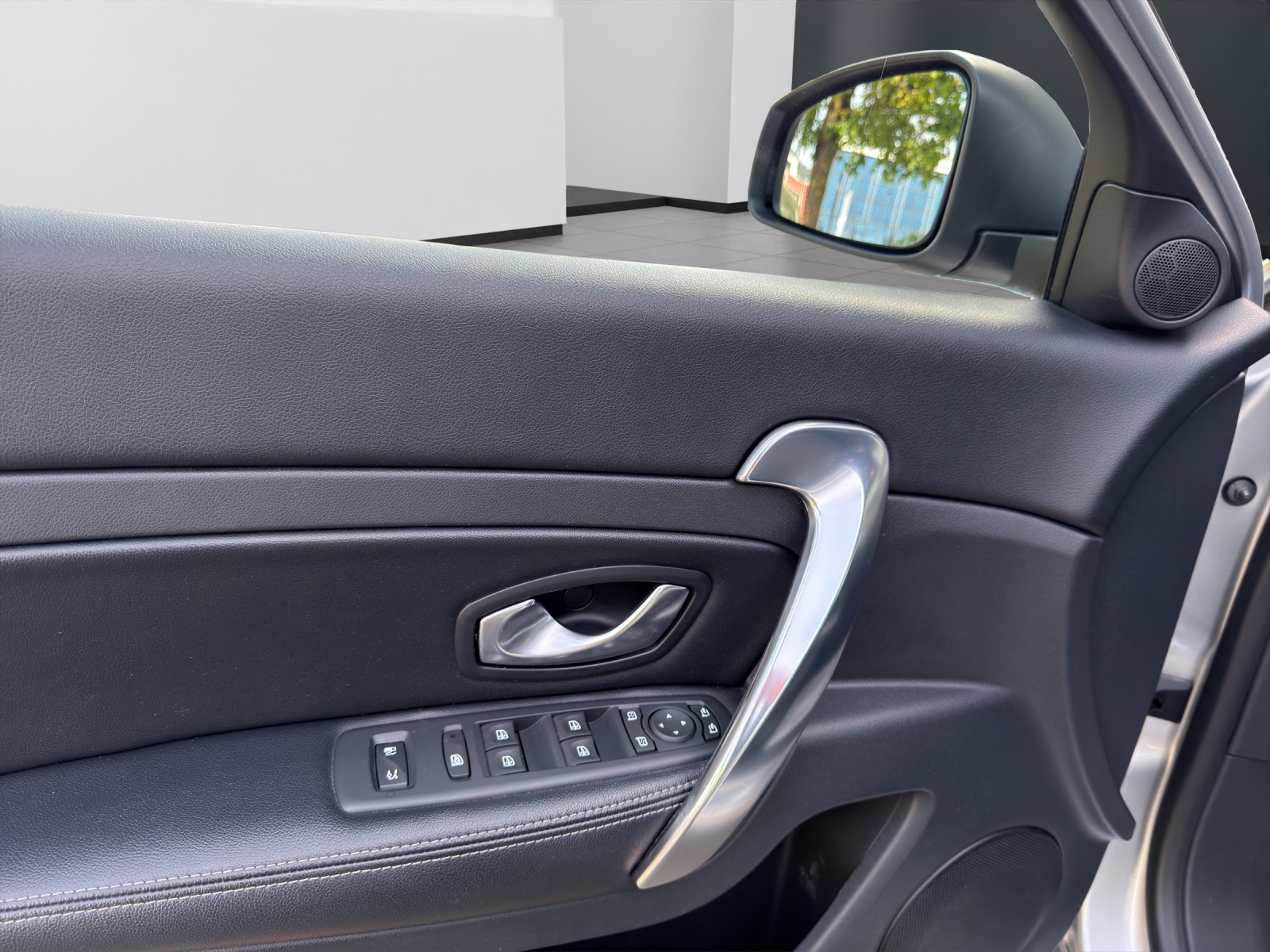 RENAULT Latitude 2.0 dCi Dynamique active-shift-image-15