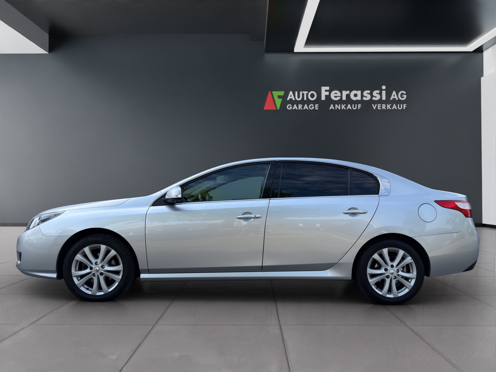 RENAULT Latitude 2.0 dCi Dynamique active-shift-showroom-element-1