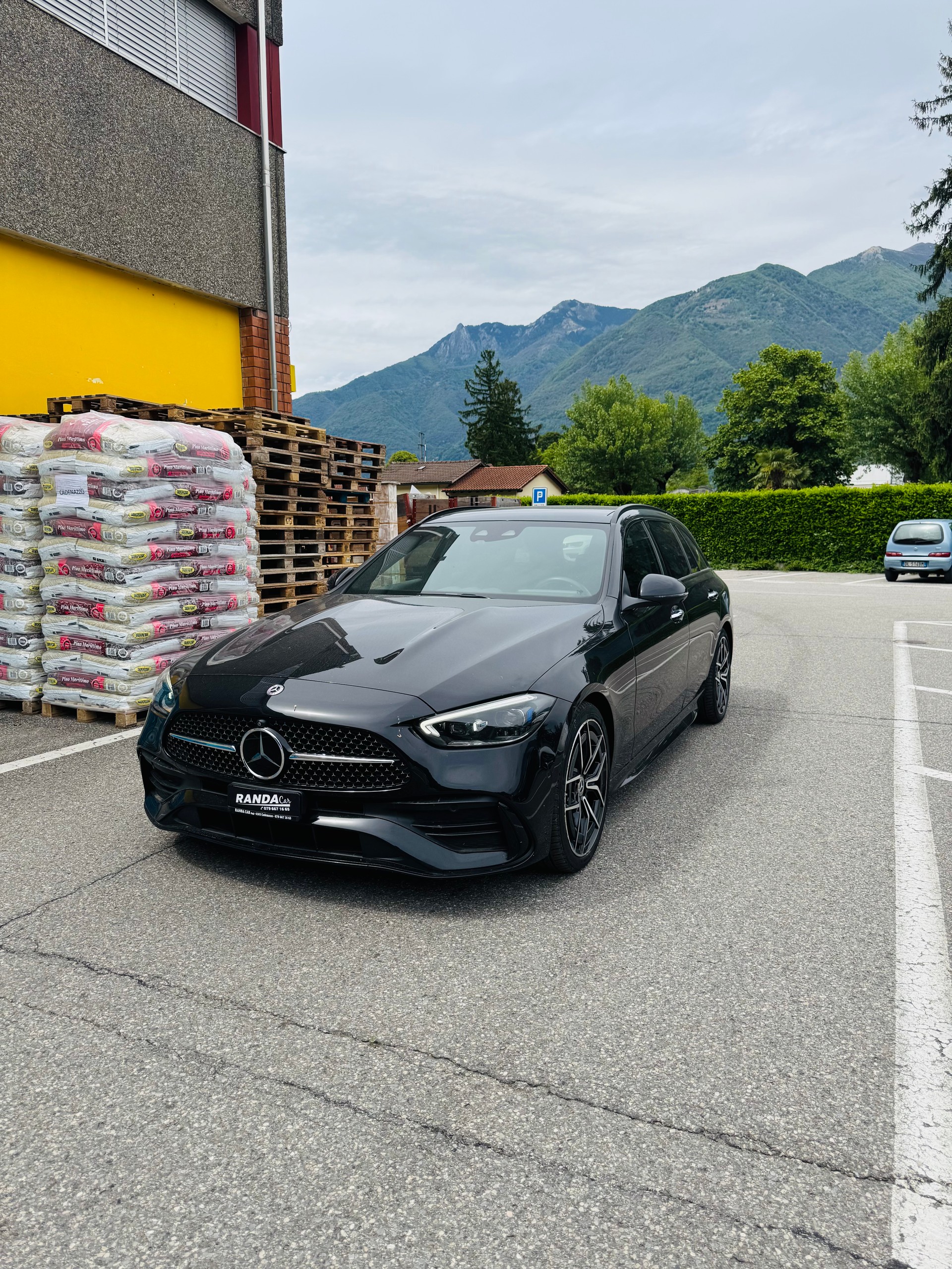MERCEDES-BENZ C 220 d T 4Matic AMG Line-image-1