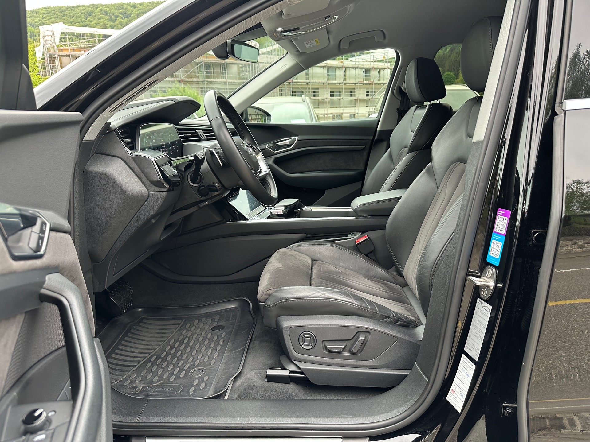 AUDI e-tron 55 quattro-image-9
