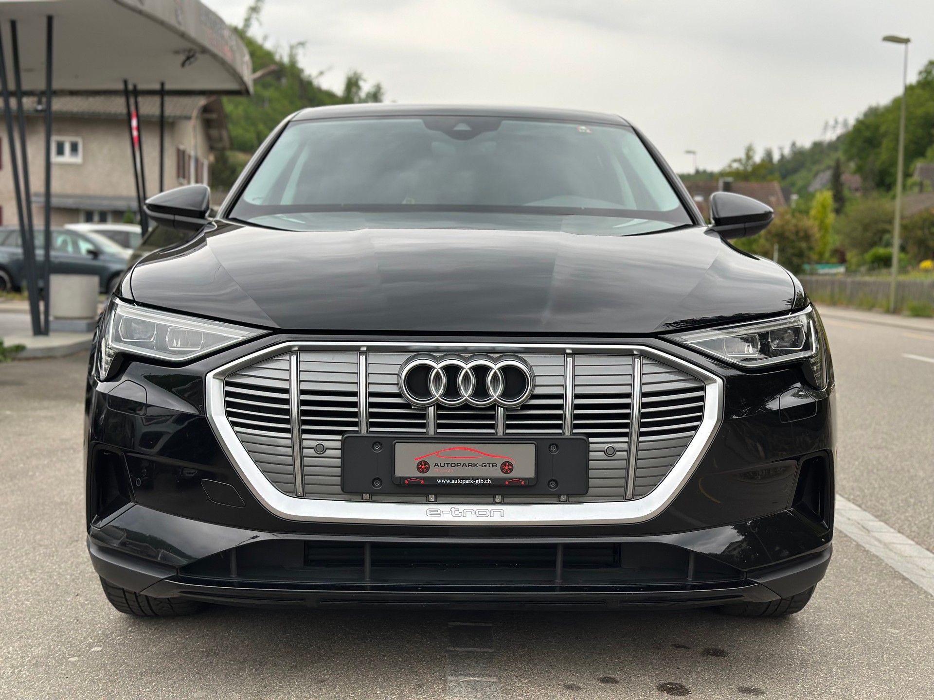 AUDI e-tron 55 quattro-showroom-element-2