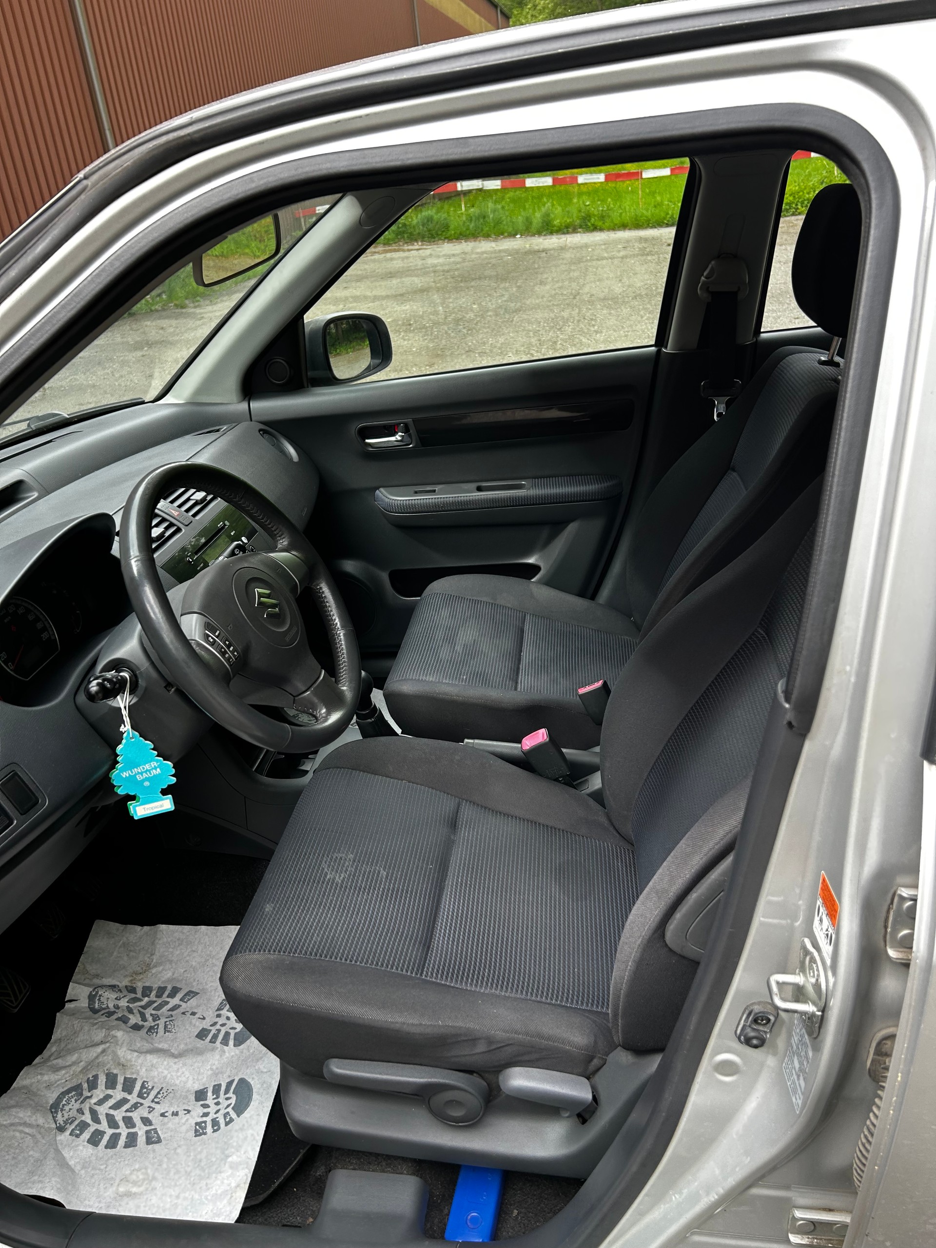 SUZUKI Swift 1.3i 16V GL Top 4x4-image-6