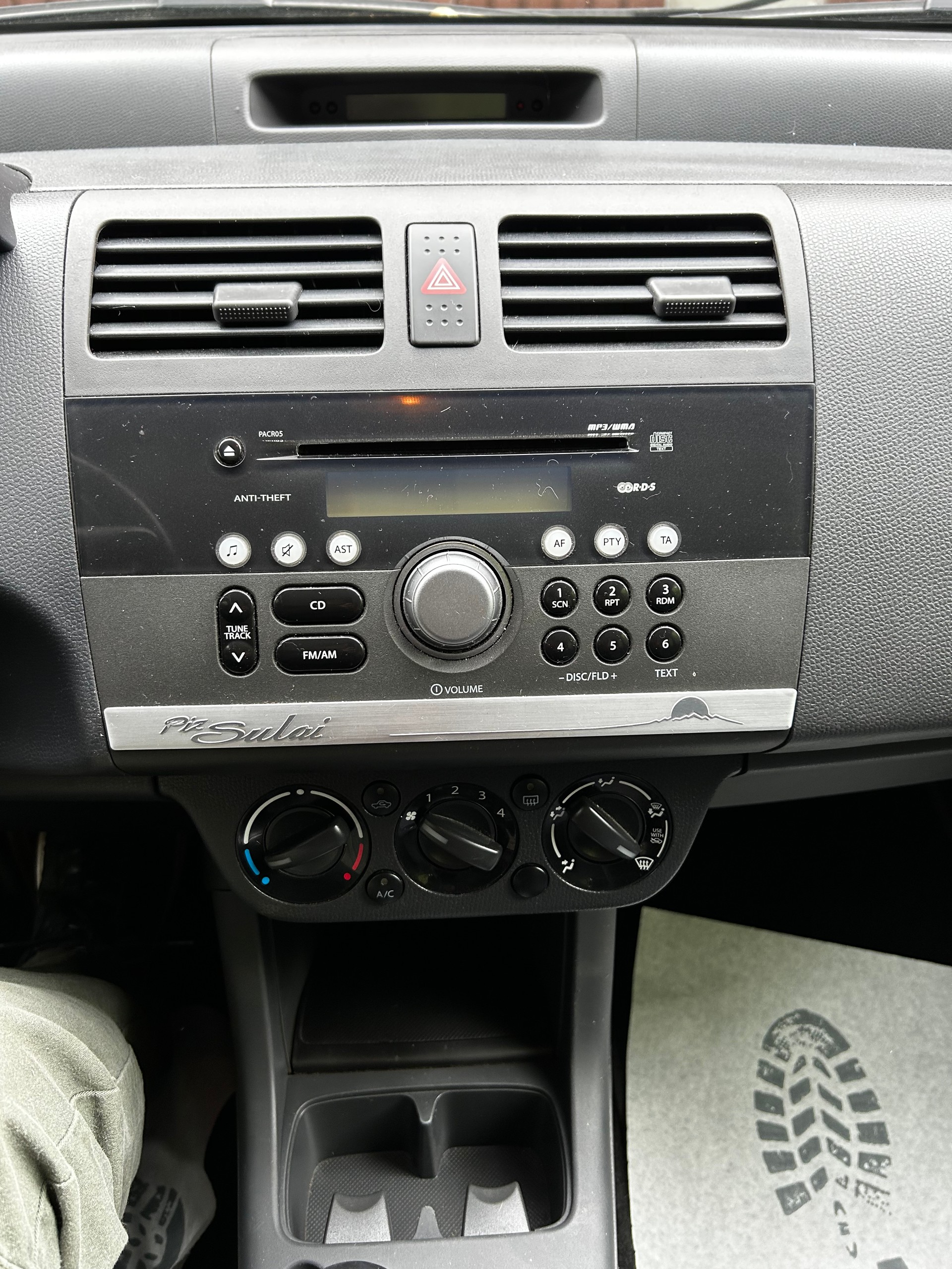 SUZUKI Swift 1.3i 16V GL Top 4x4-image-7