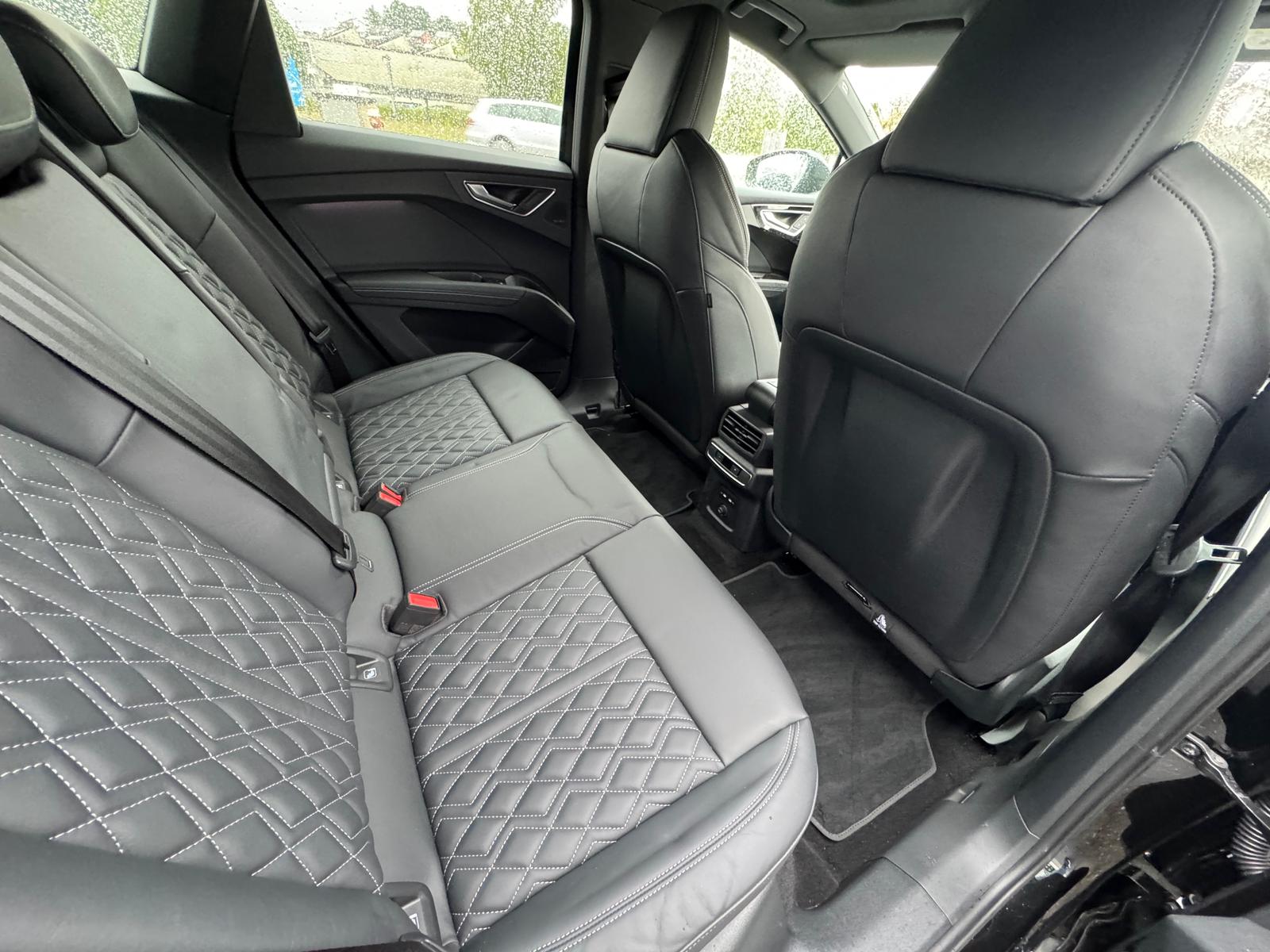 AUDI Q4 e-tron 55 quattro Sportback S-line Black Edition Plus / 340 PS-image-19