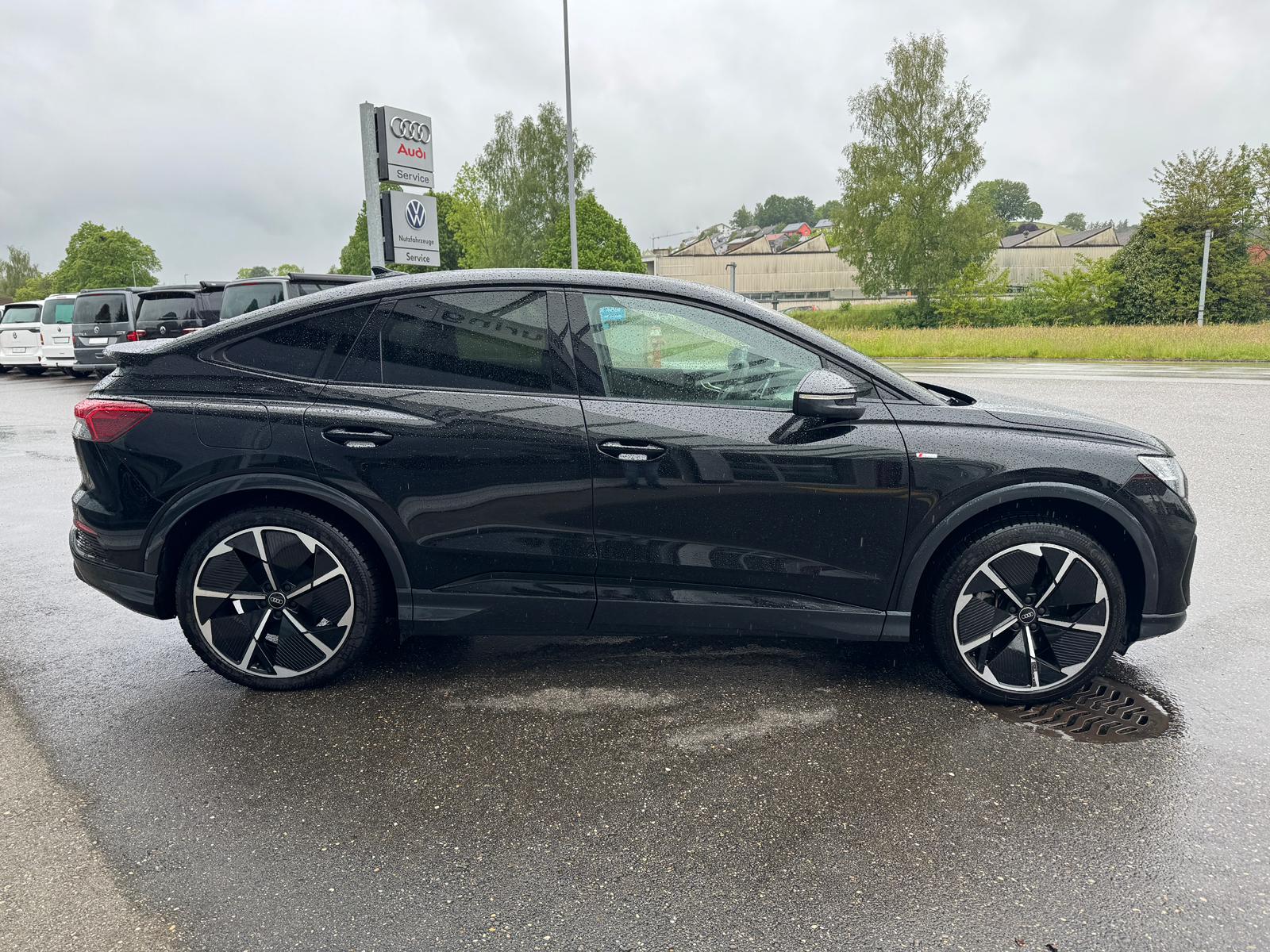 AUDI Q4 e-tron 55 quattro Sportback S-line Black Edition Plus / 340 PS-image-4