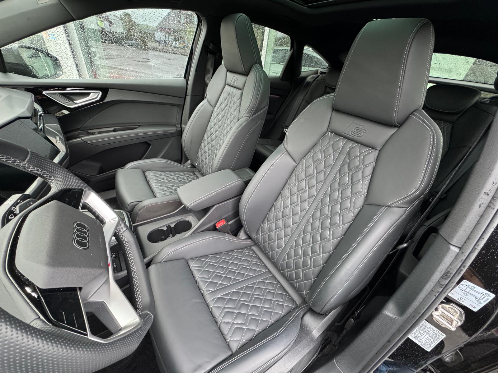 AUDI Q4 e-tron 55 quattro Sportback S-line Black Edition Plus / 340 PS-image-8