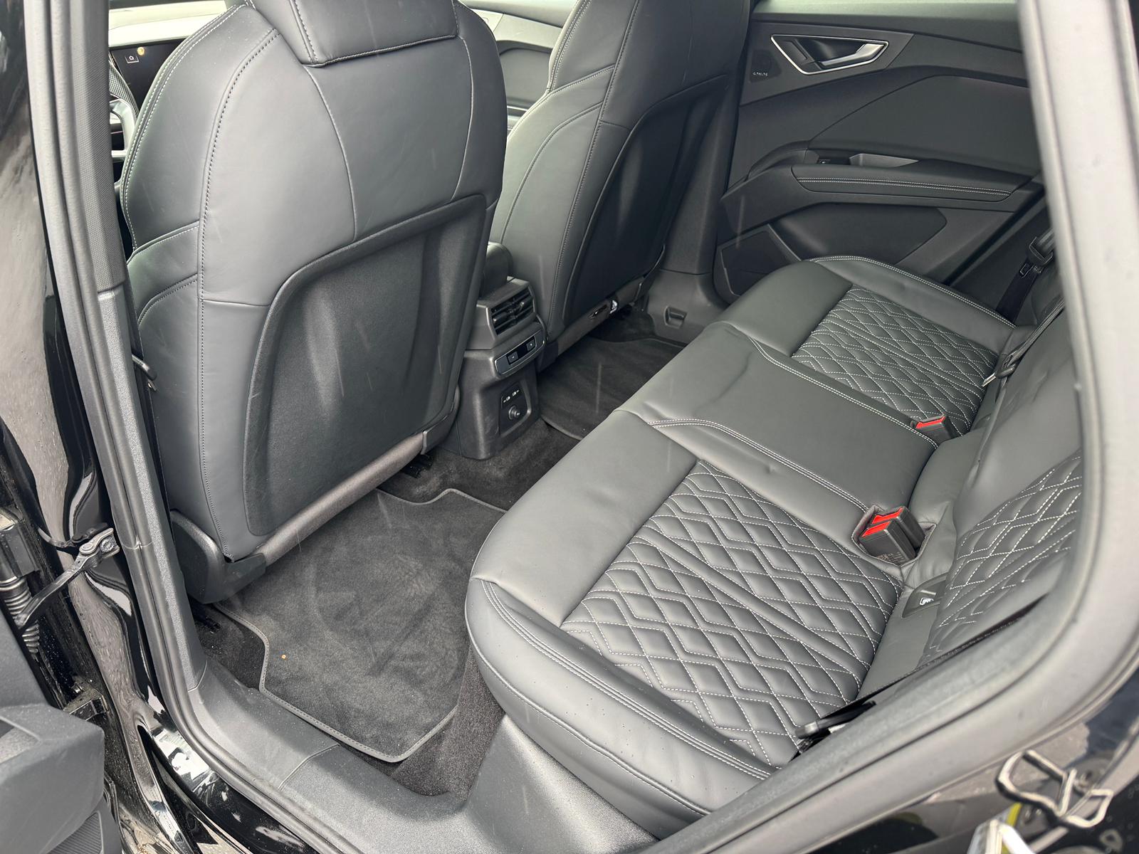 AUDI Q4 e-tron 55 quattro Sportback S-line Black Edition Plus / 340 PS-image-20