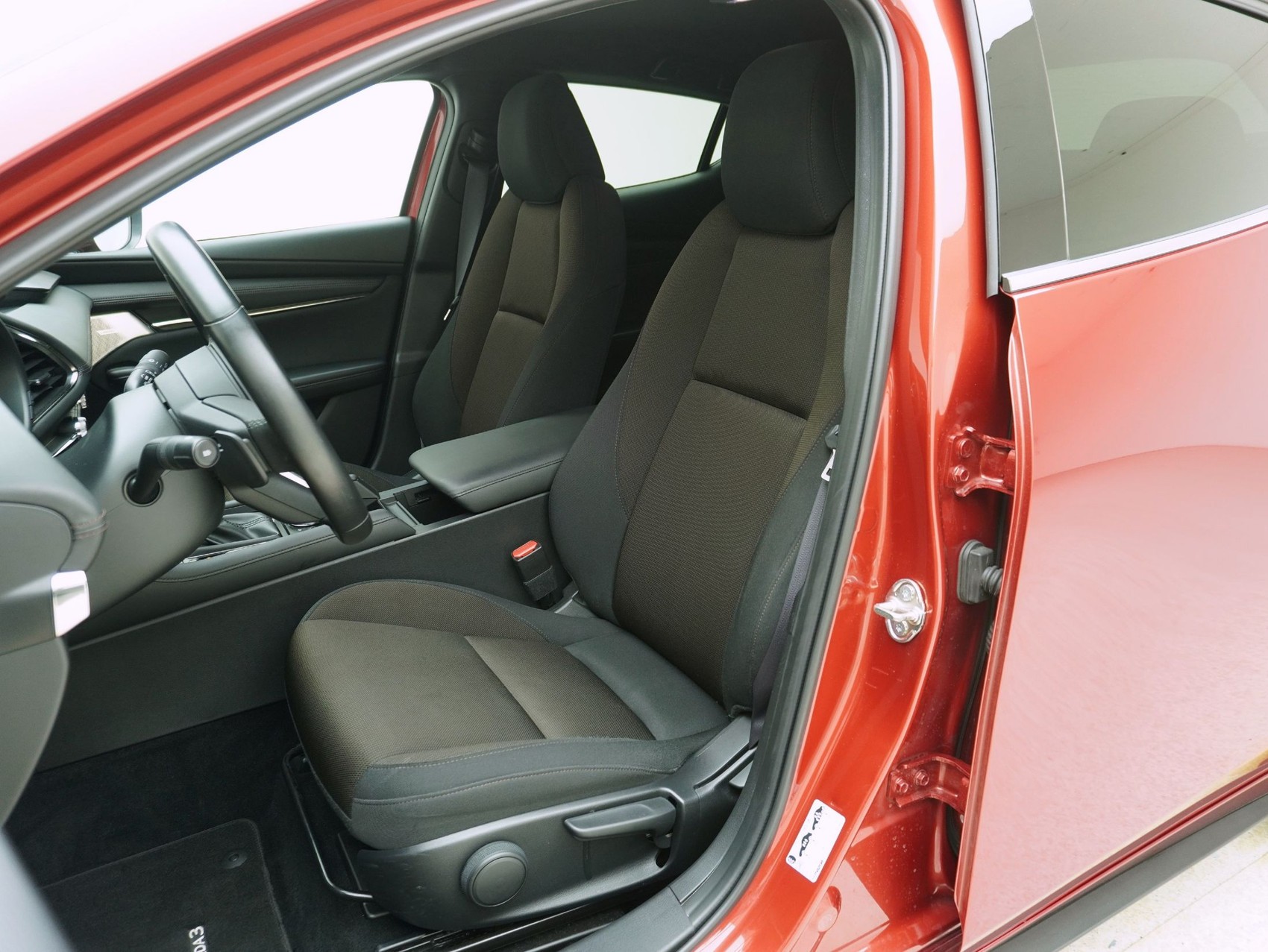 MAZDA 3 Hatchback 2.0 Revolution-image-8