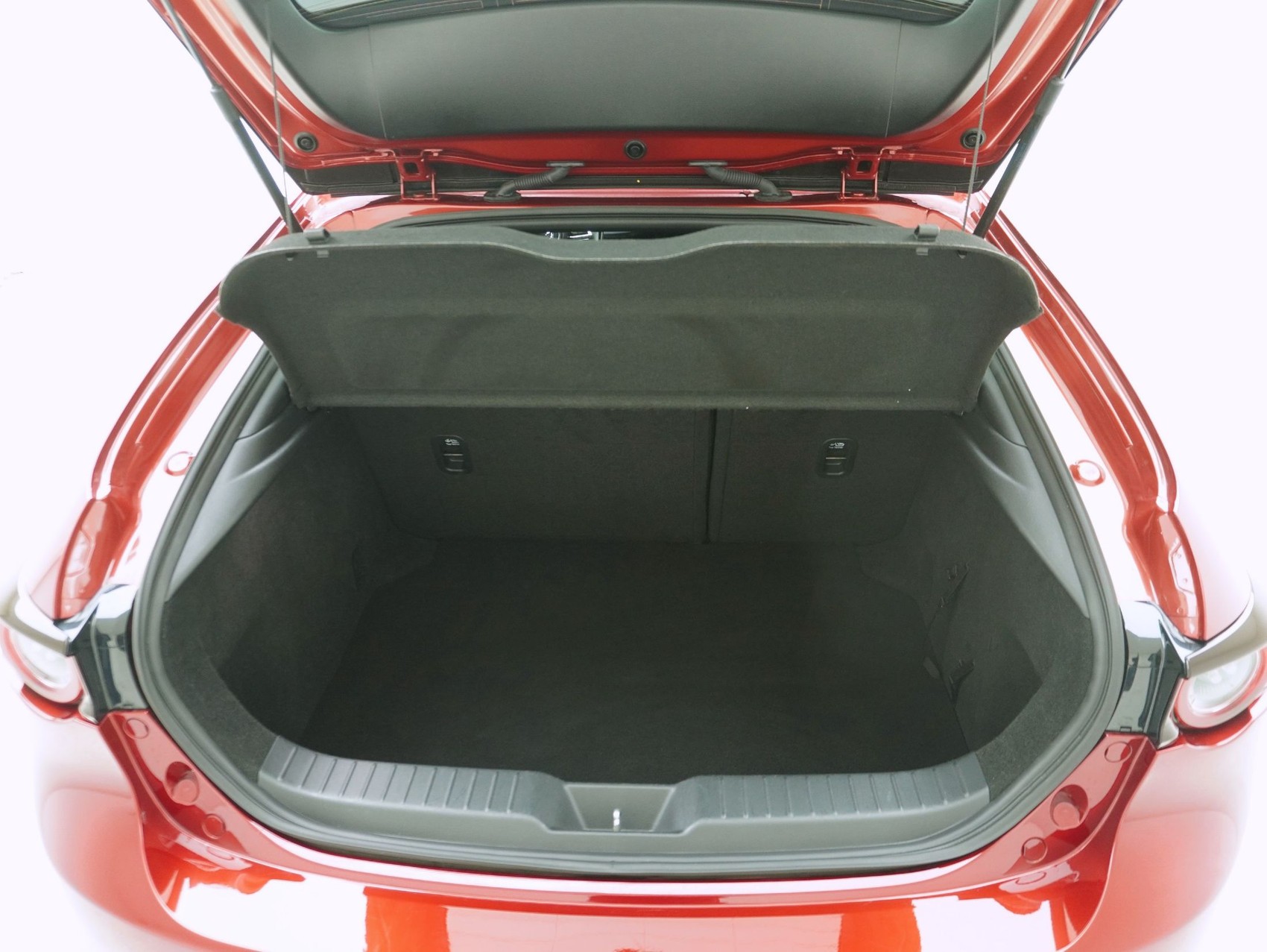 MAZDA 3 Hatchback 2.0 Revolution-image-11
