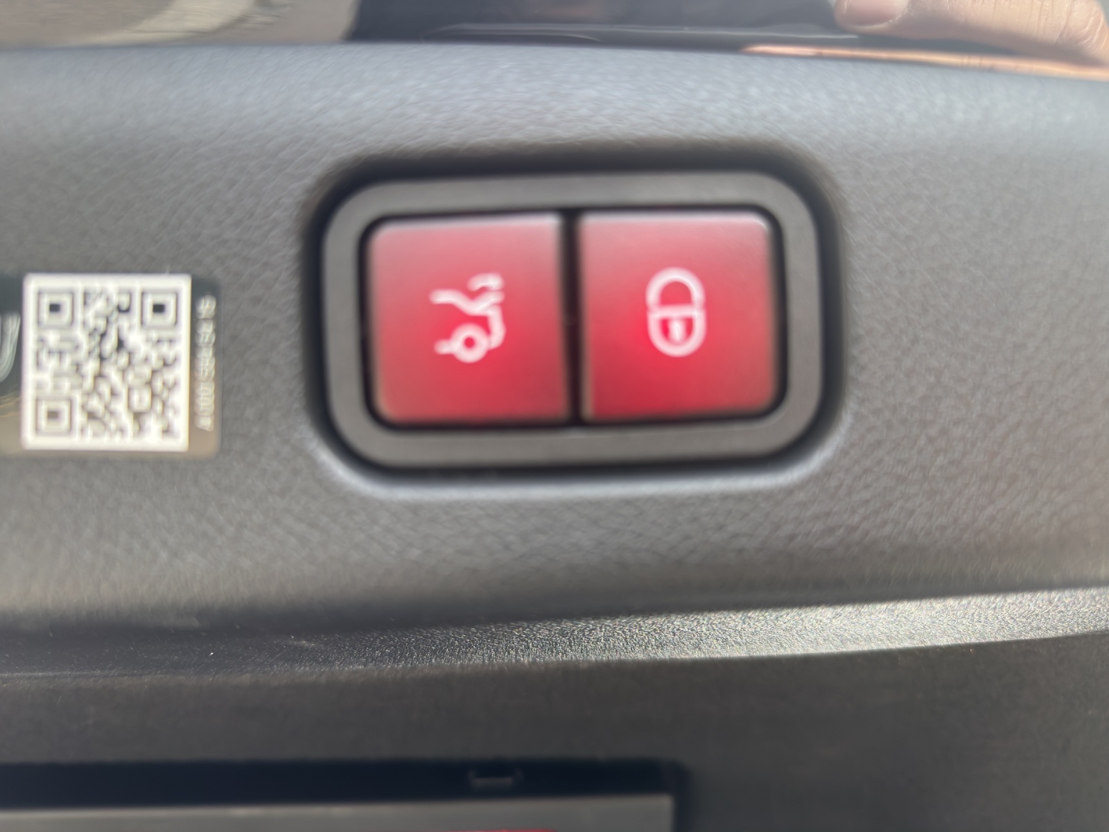 MERCEDES-BENZ E 220 d 4Matic 9G-Tronic-image-30