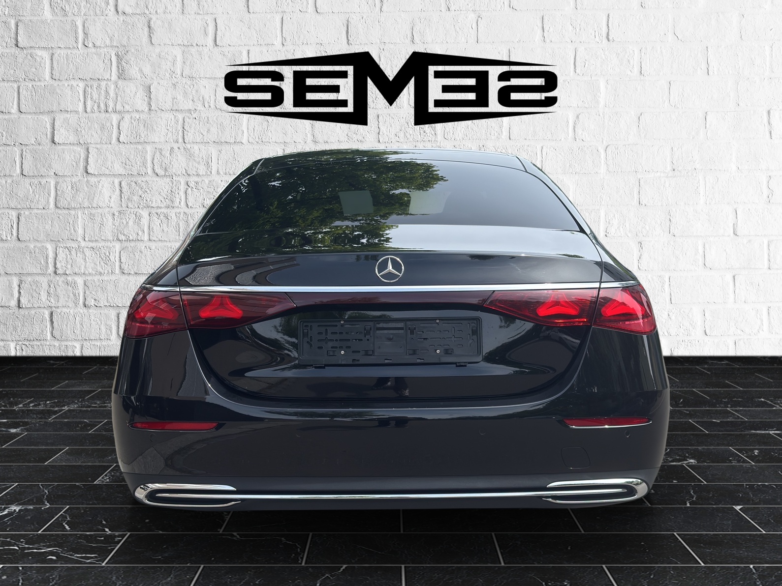 MERCEDES-BENZ E 220 d 4Matic 9G-Tronic-showroom-element-3