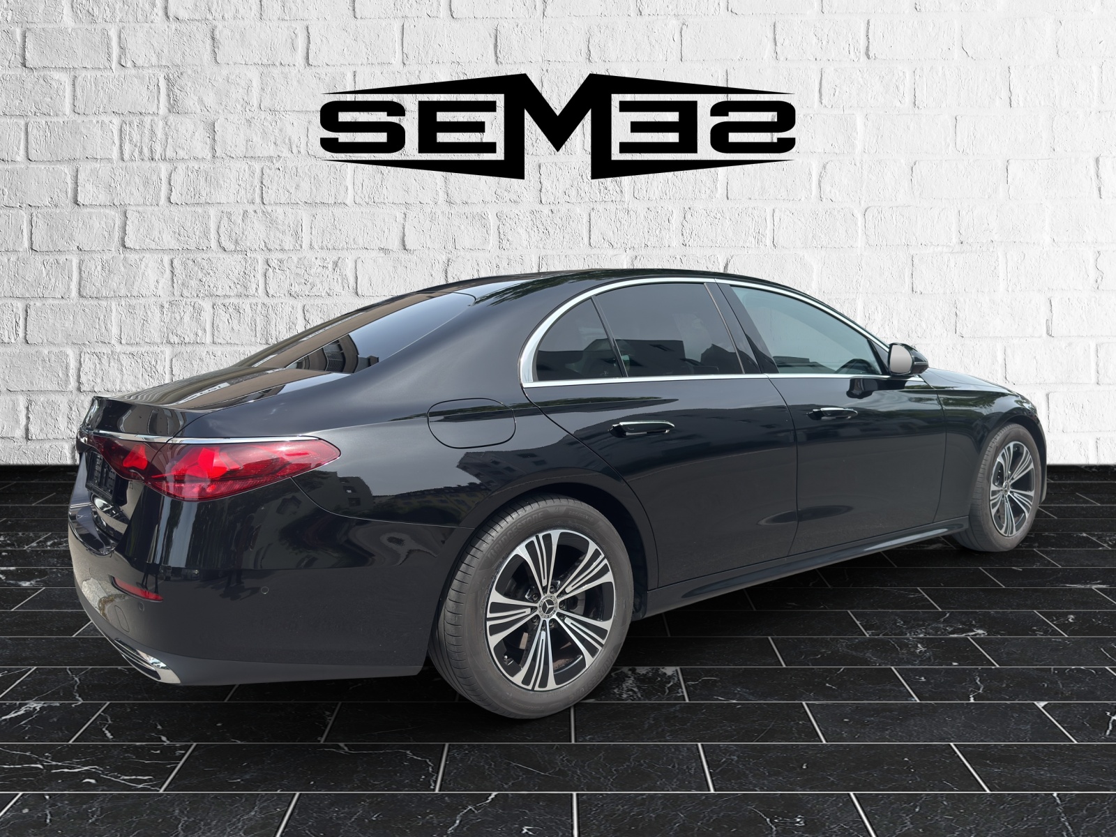 MERCEDES-BENZ E 220 d 4Matic 9G-Tronic-image-4