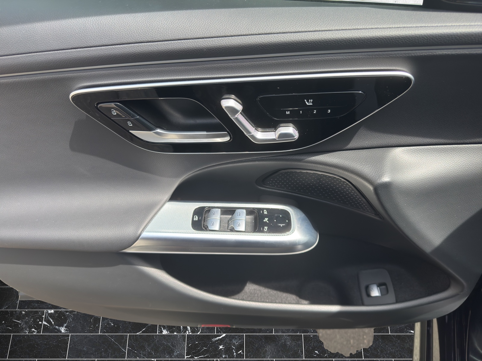 MERCEDES-BENZ E 220 d 4Matic 9G-Tronic-image-9