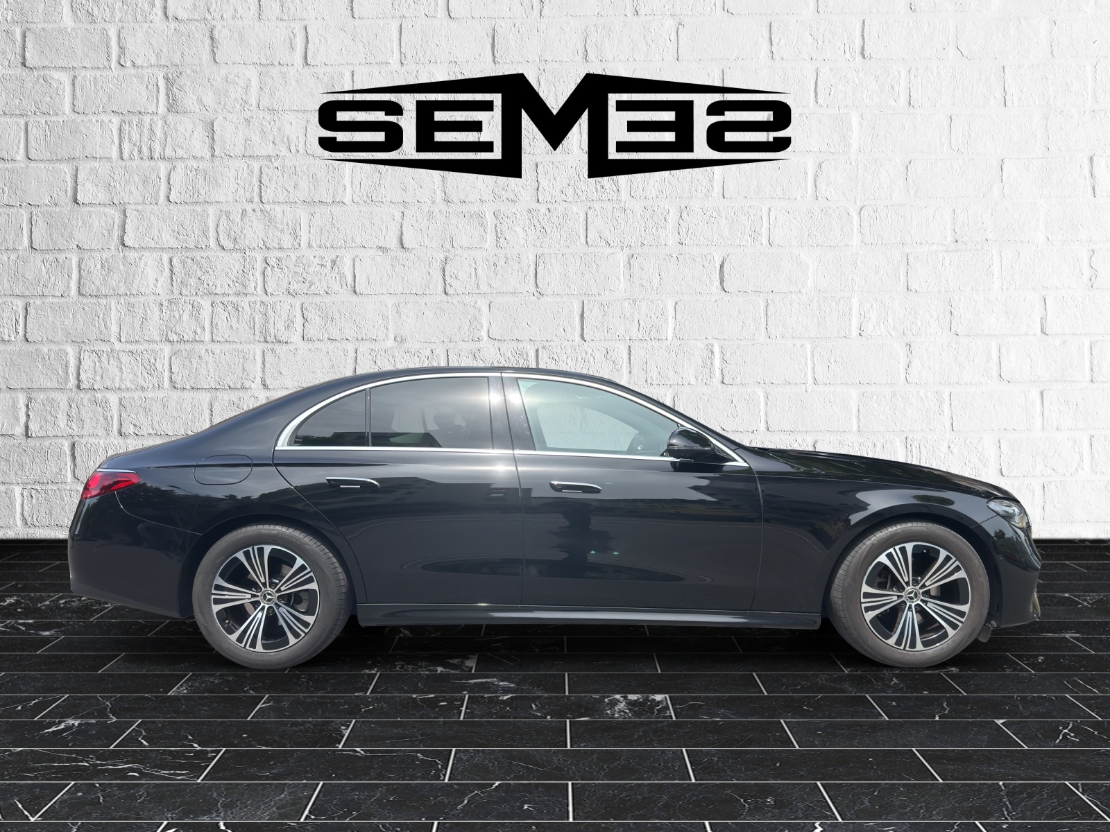 MERCEDES-BENZ E 220 d 4Matic 9G-Tronic-image-5