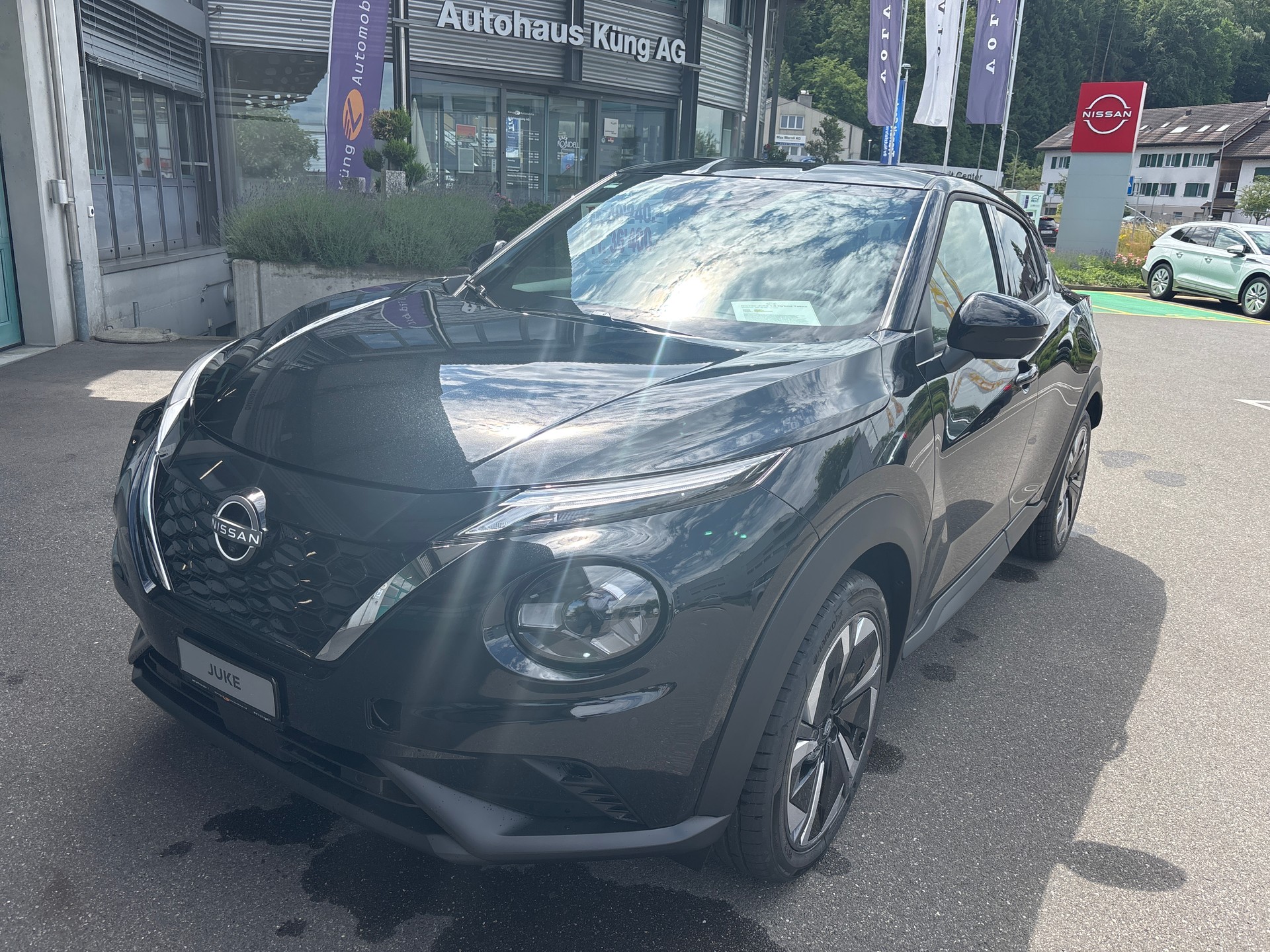 NISSAN Juke 1.6 FHEV Tekna-showroom-element-1