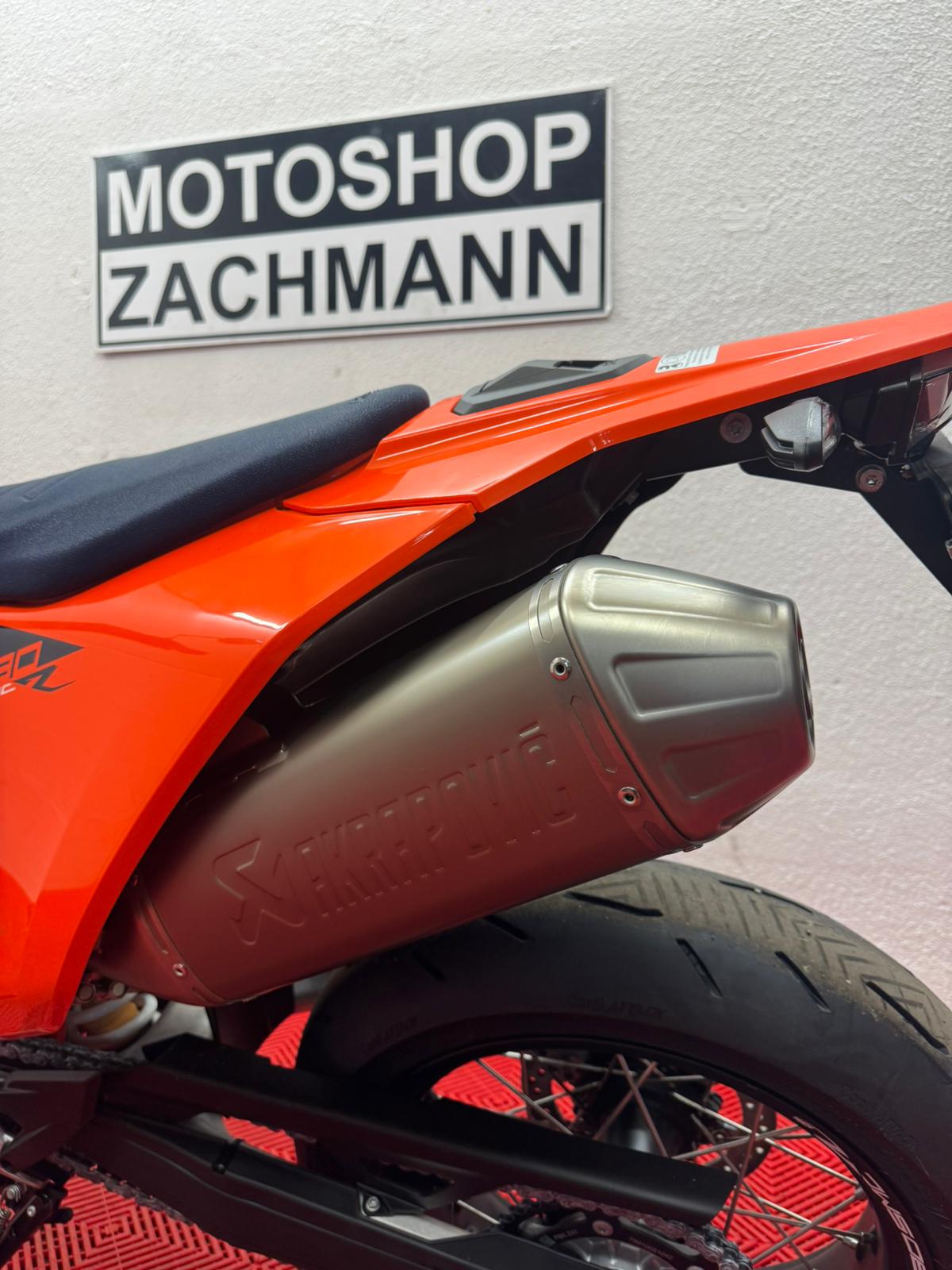 KTM 690 SMC R-image-4