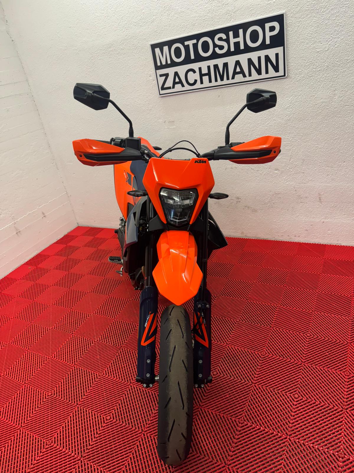 KTM 690 SMC R-image-12