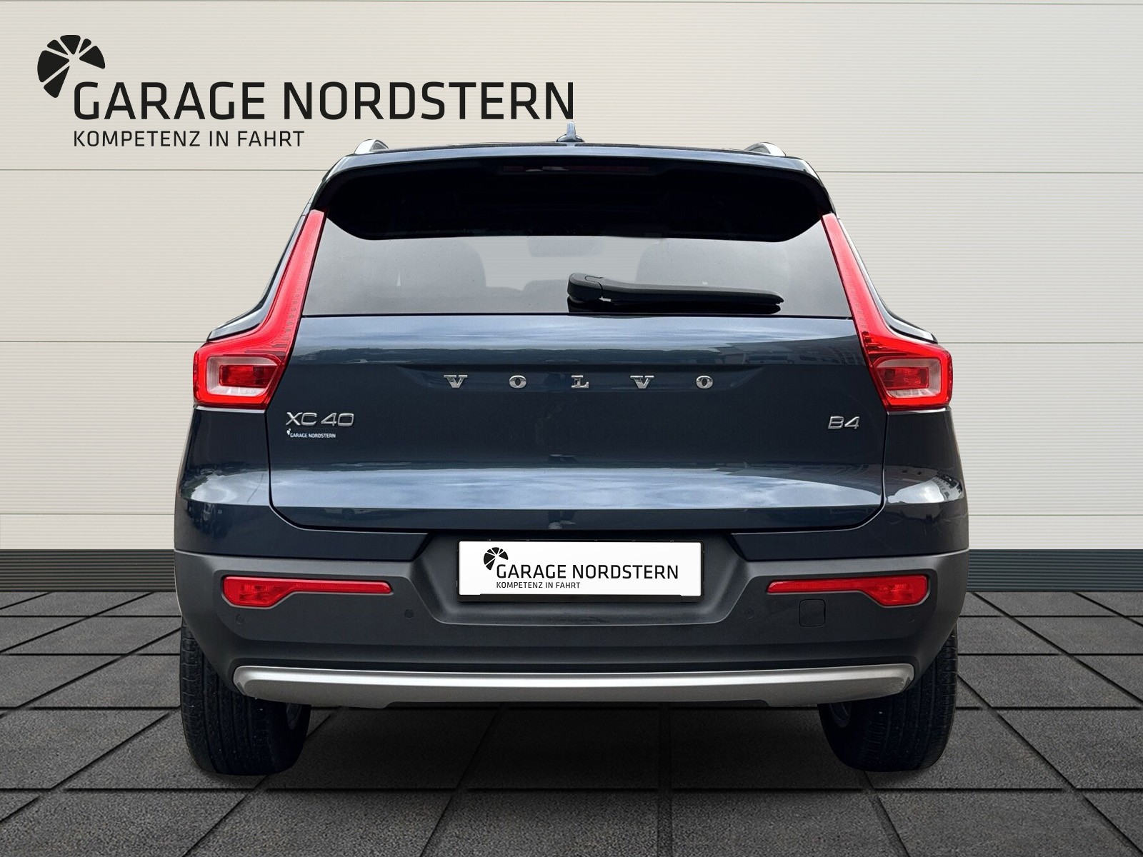 VOLVO XC40 2.0 B4 MH Momentum-showroom-element-3