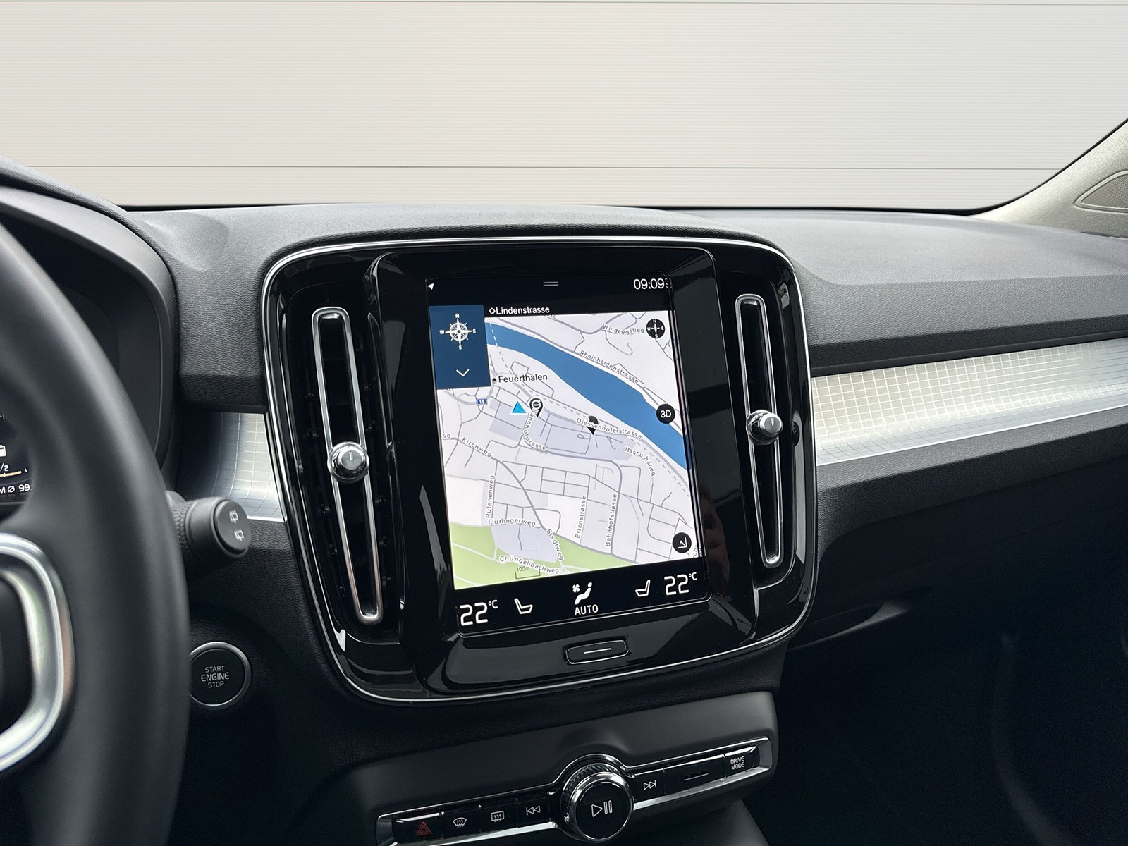 VOLVO XC40 2.0 B4 MH Momentum-image-14