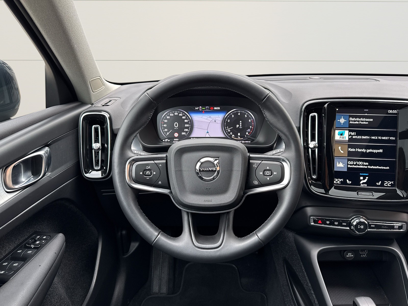 VOLVO XC40 2.0 B4 MH Momentum-image-13