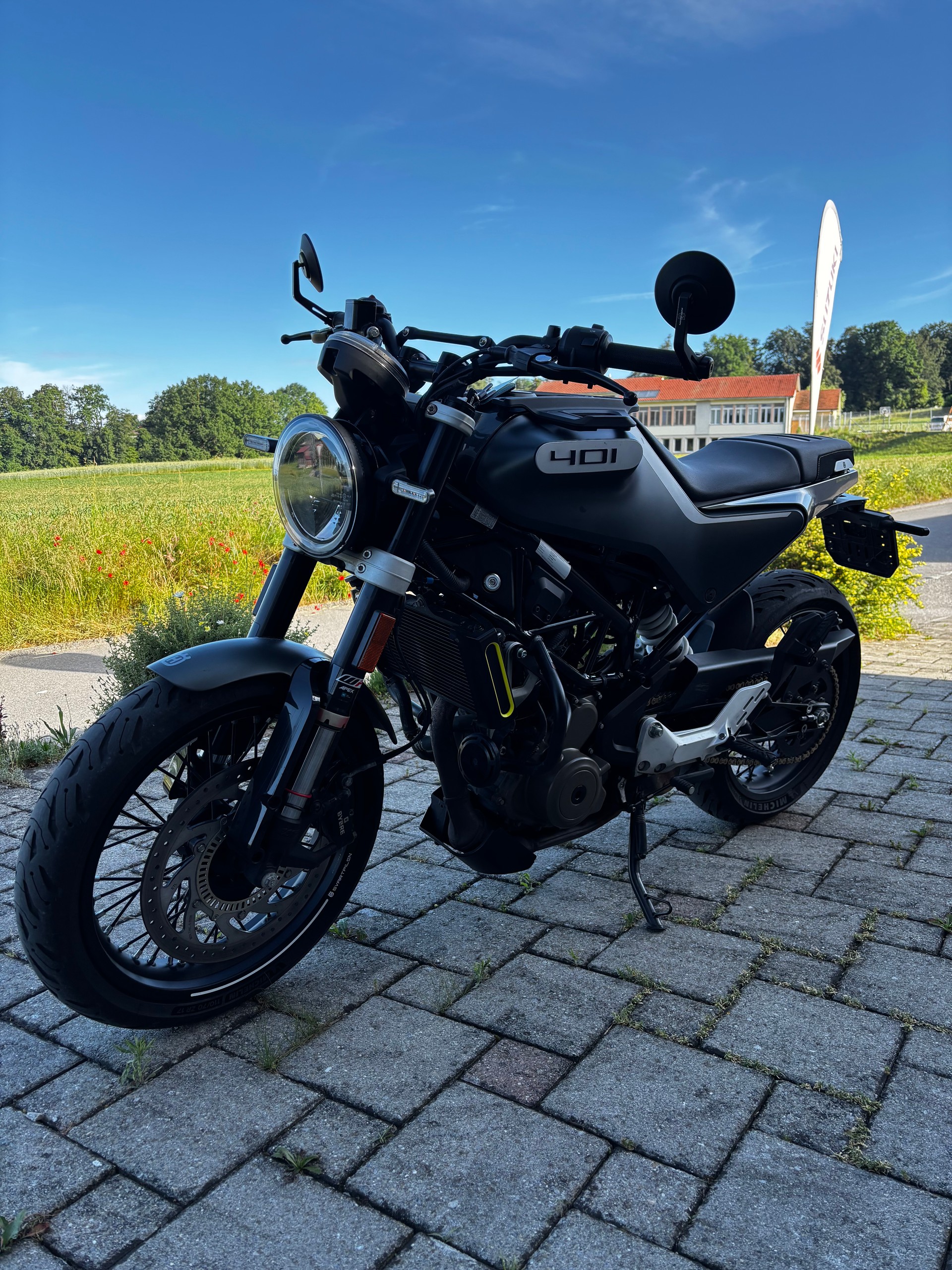 HUSQVARNA Svartpilen 401-image-2