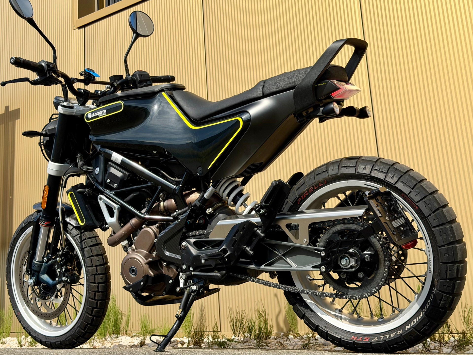HUSQVARNA Svartpilen 401-image-11