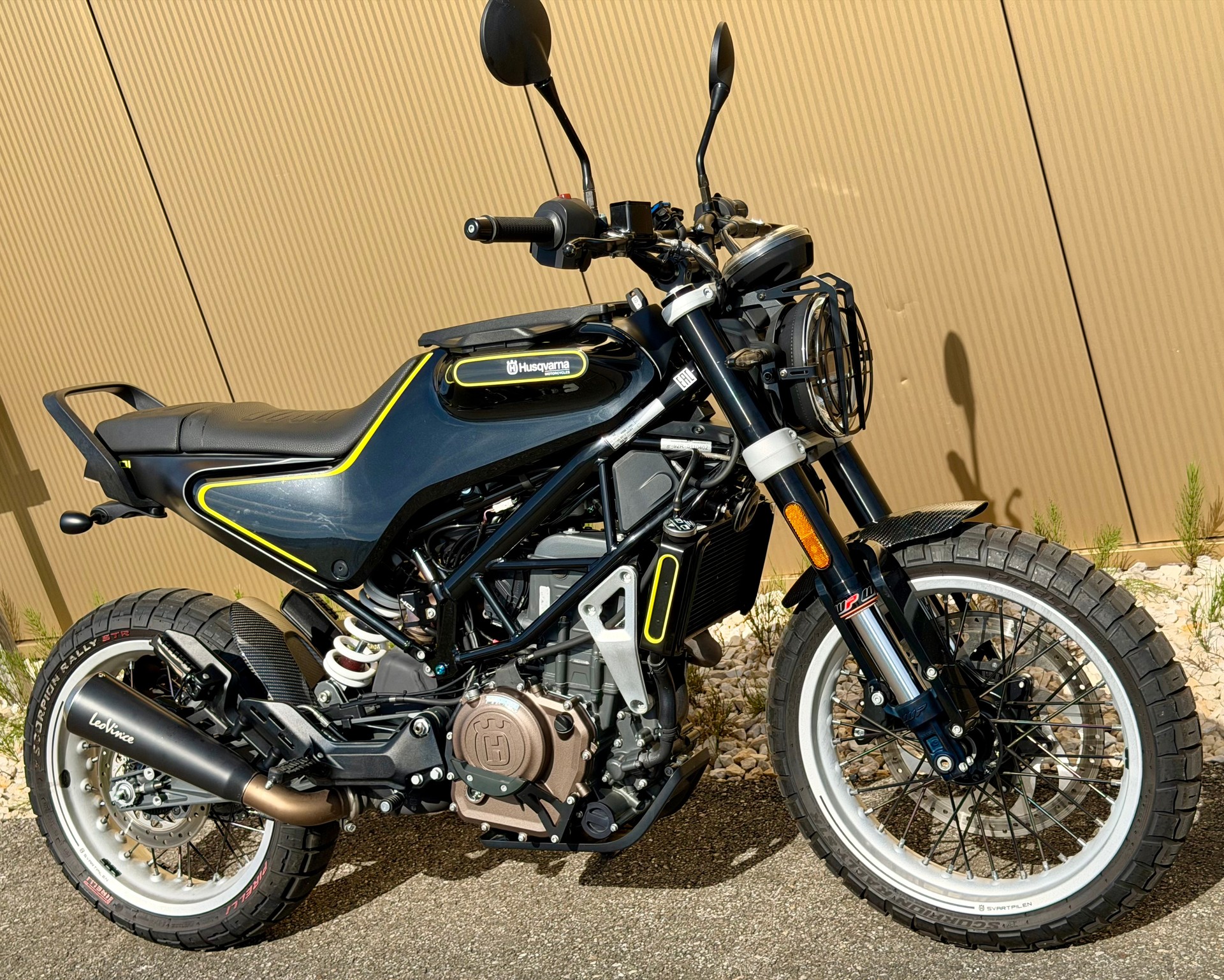HUSQVARNA Svartpilen 401-image-2