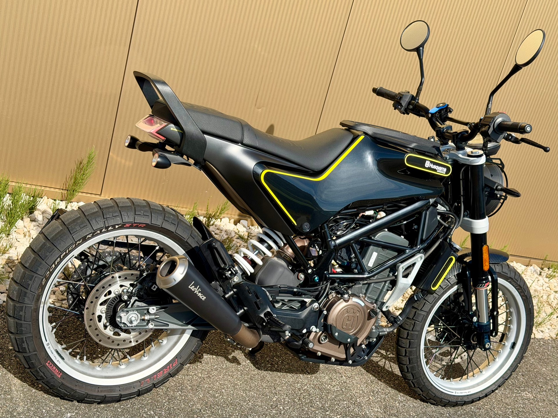 HUSQVARNA Svartpilen 401-image-4