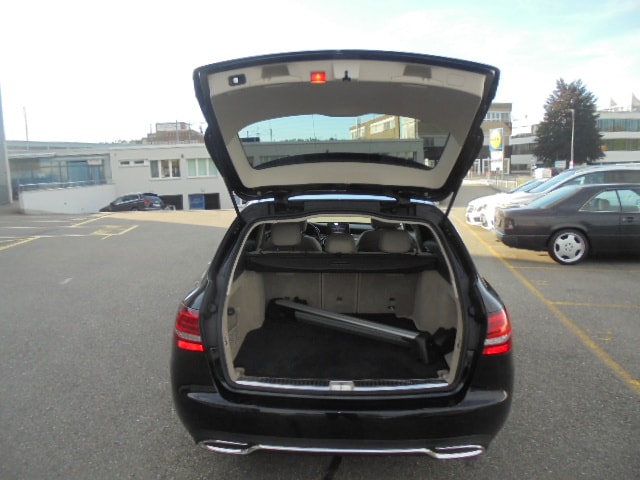 MERCEDES-BENZ C 220 d 4Matic 7G-Tronic-image-12