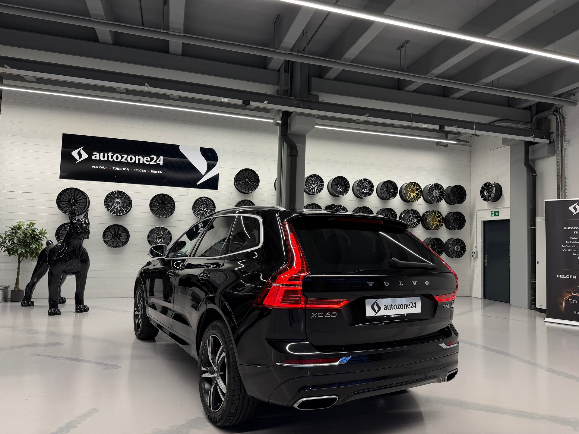 VOLVO XC60 2.0 T5 R-Design AWD-showroom-element-1