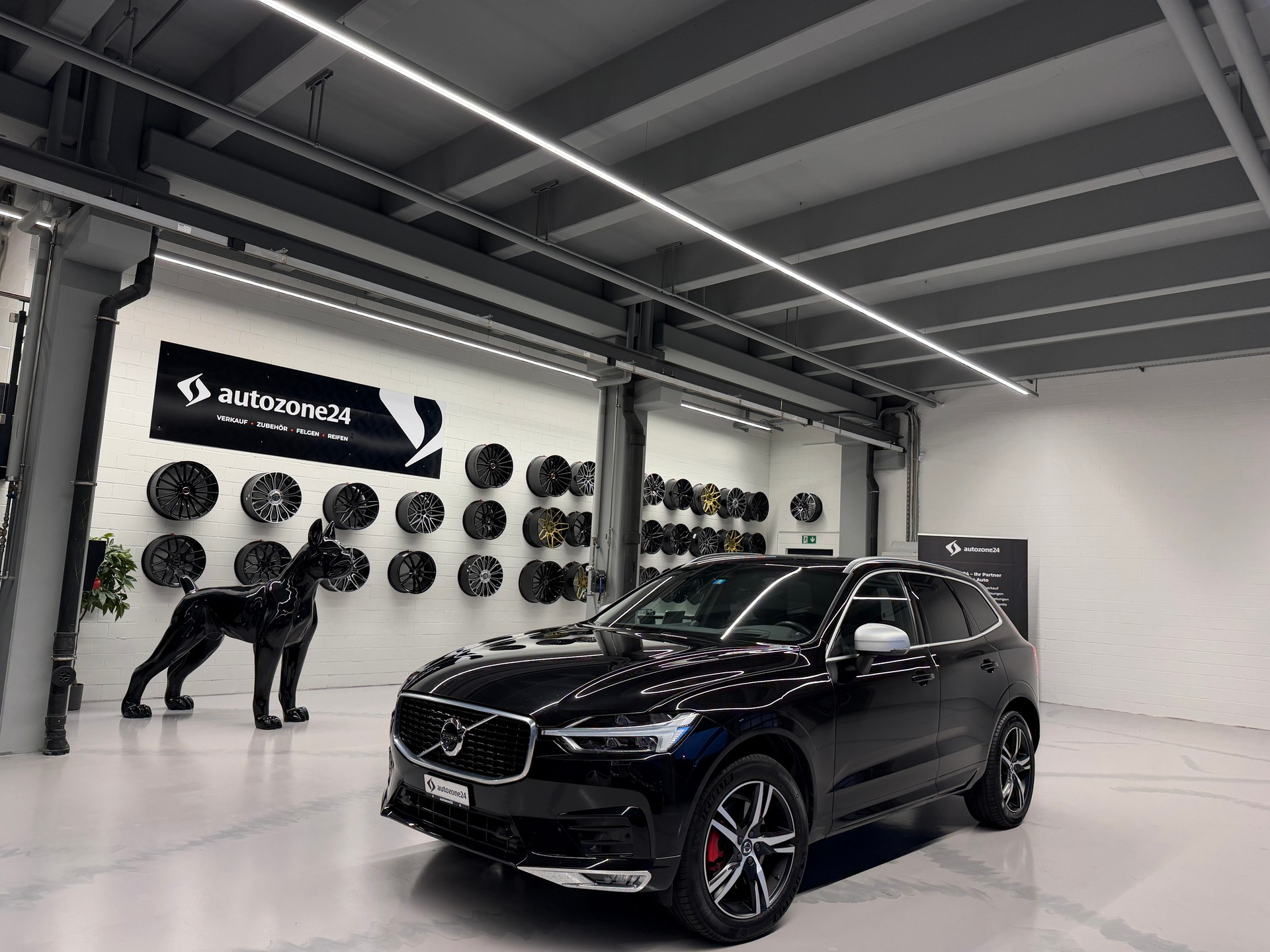 VOLVO XC60 2.0 T5 R-Design AWD-showroom-element-3