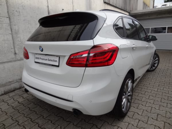 BMW 220i-image-2